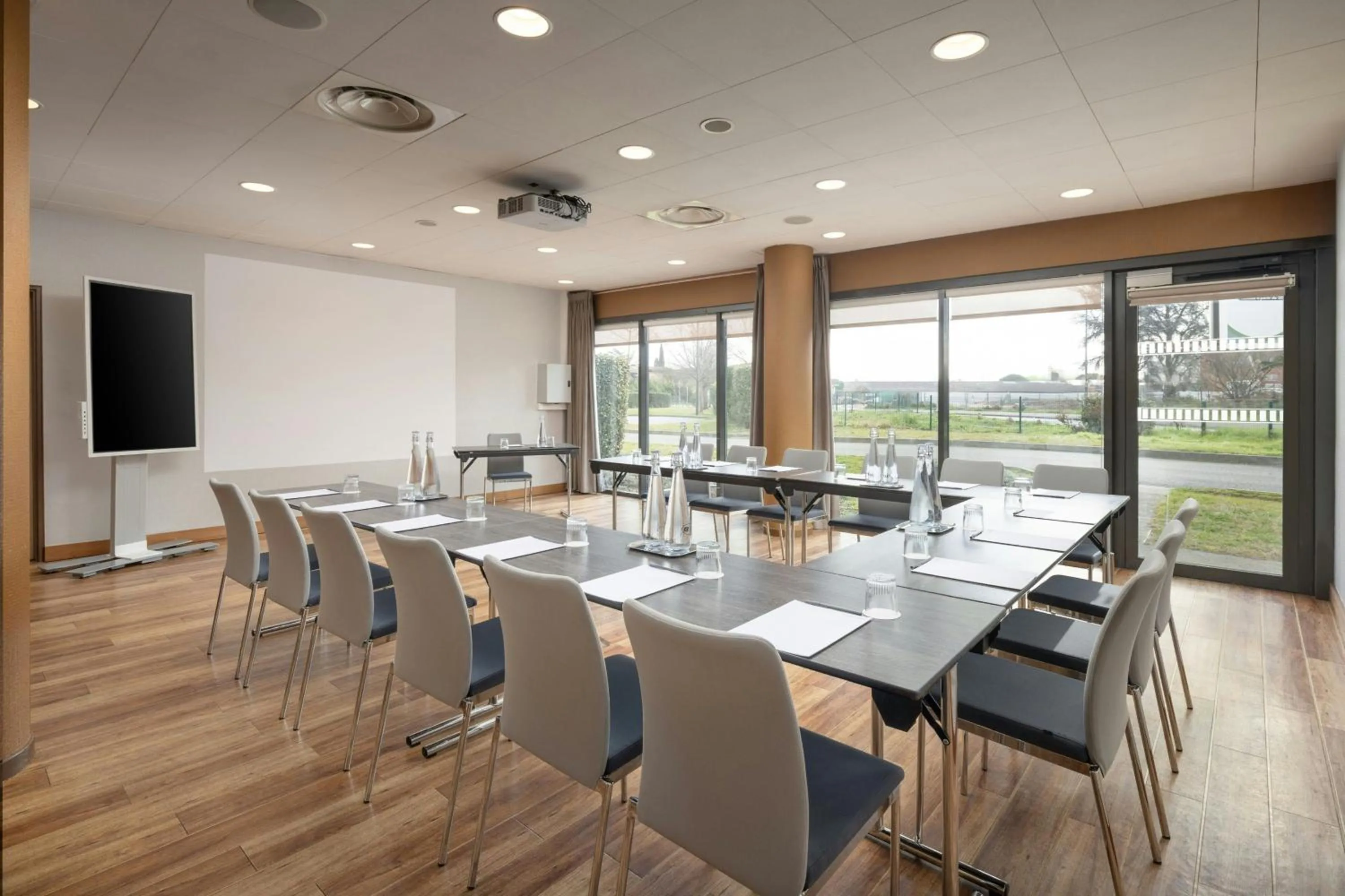 Meeting/conference room in Courtyard by Marriott Toulouse Airport