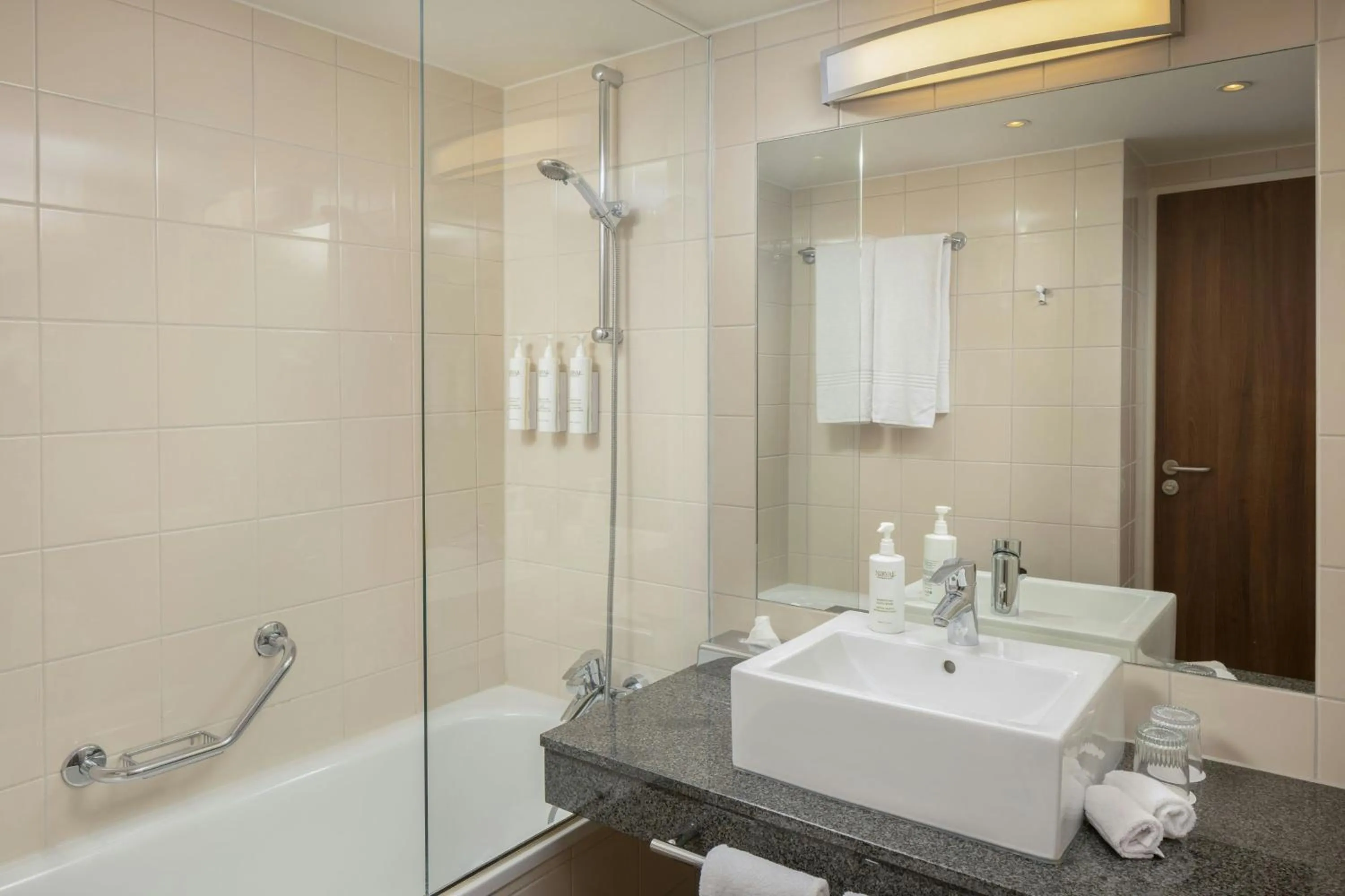 Bathroom in Courtyard by Marriott Toulouse Airport