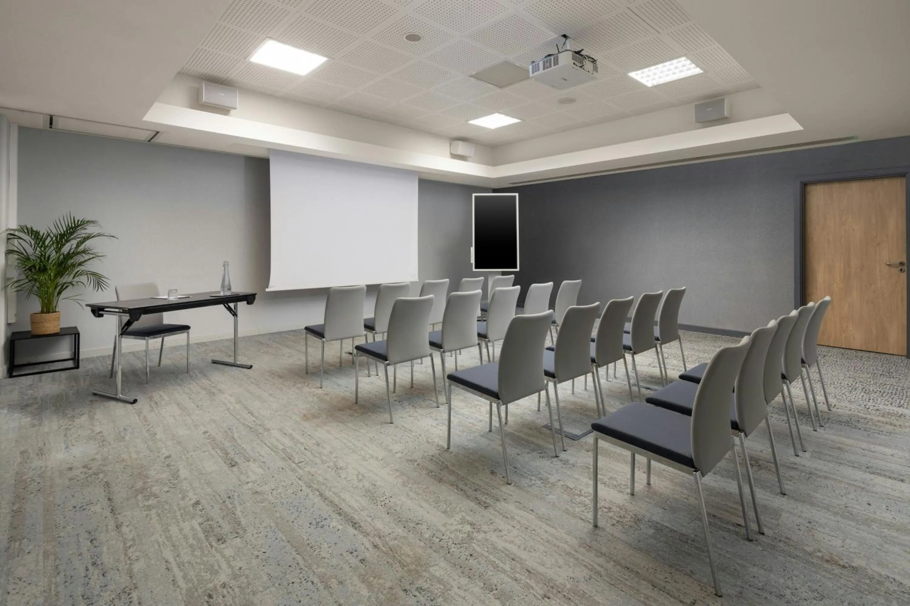 Meeting/conference room in Courtyard by Marriott Toulouse Airport