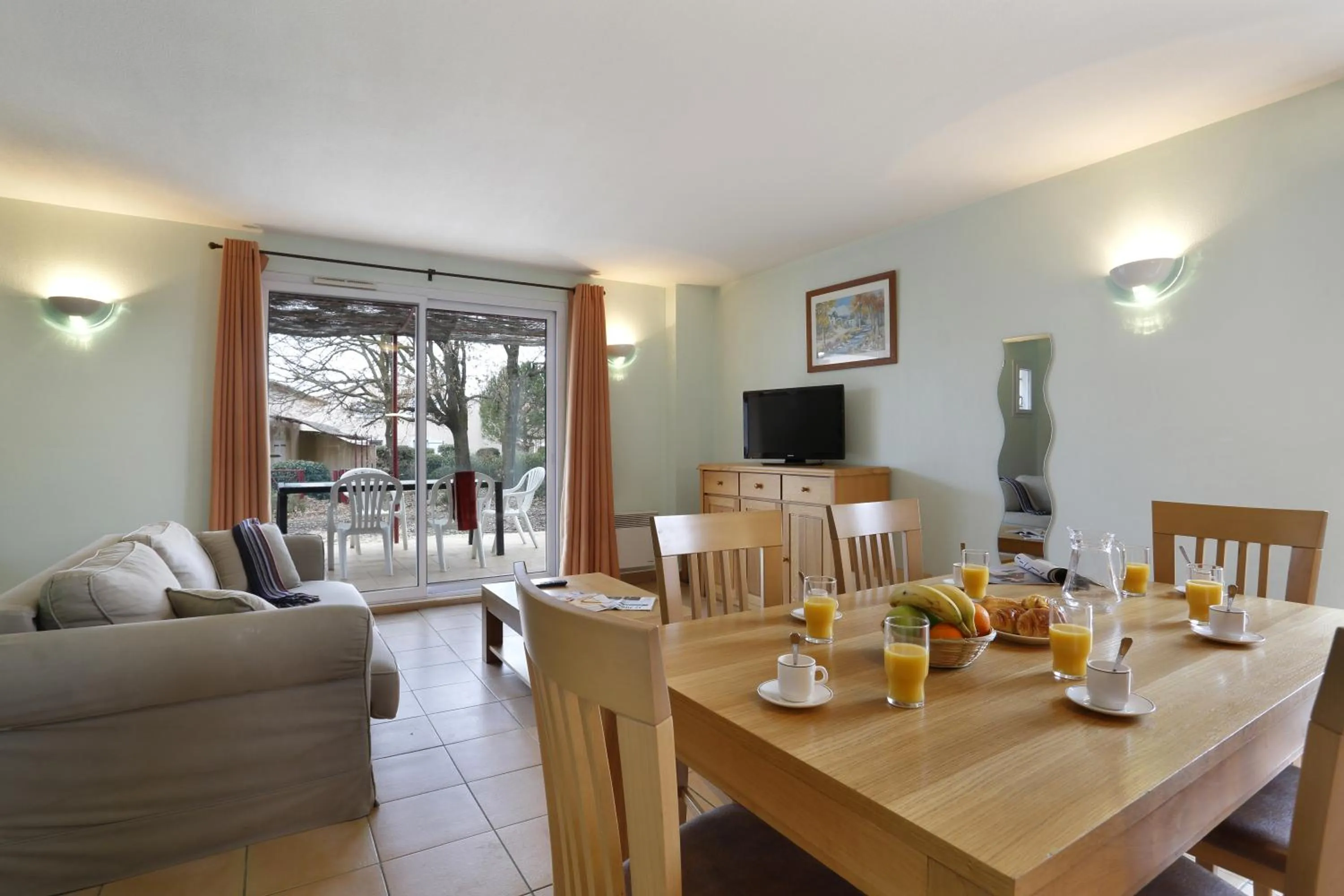 Dining area in Vacancéole - Les Bastides de Fayence