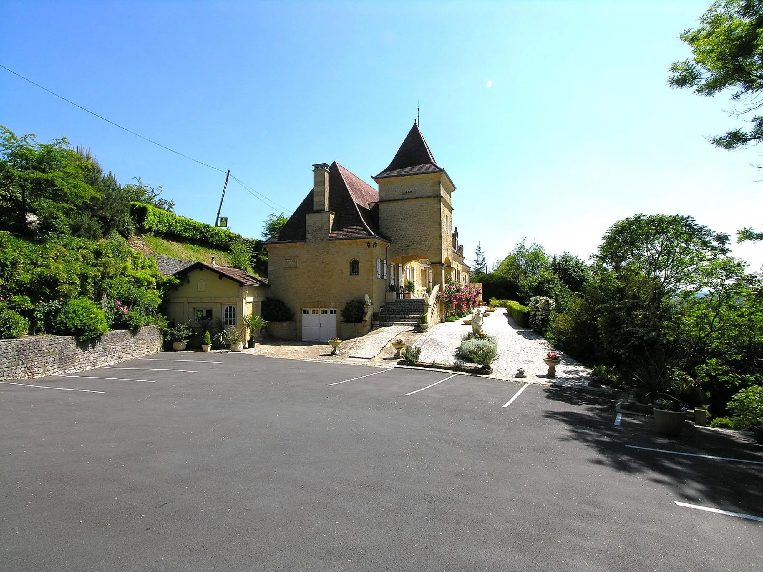 Facade/entrance in Hotel de la Pagézie