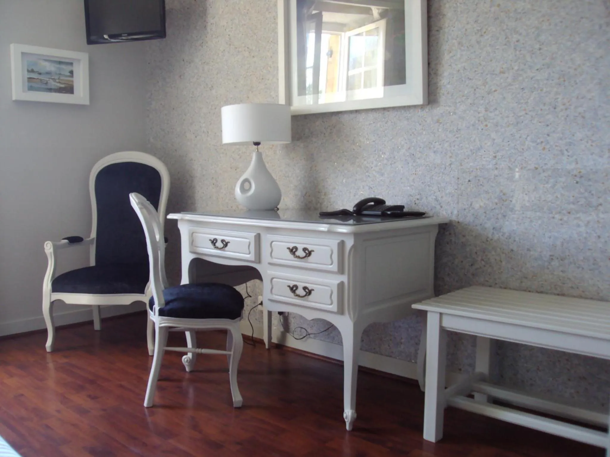 Seating area in Hotel de la Pagézie