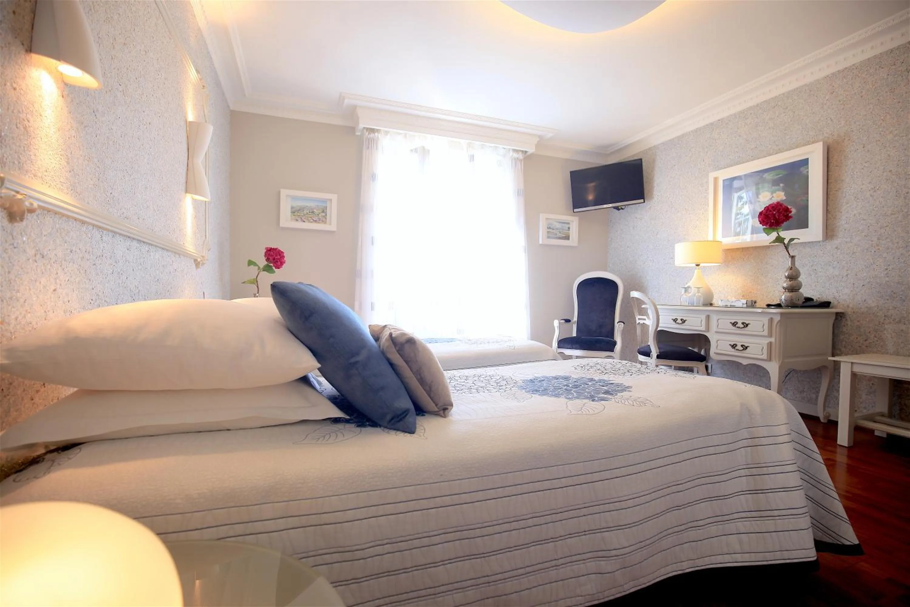 Toilet in Hotel de la Pagézie