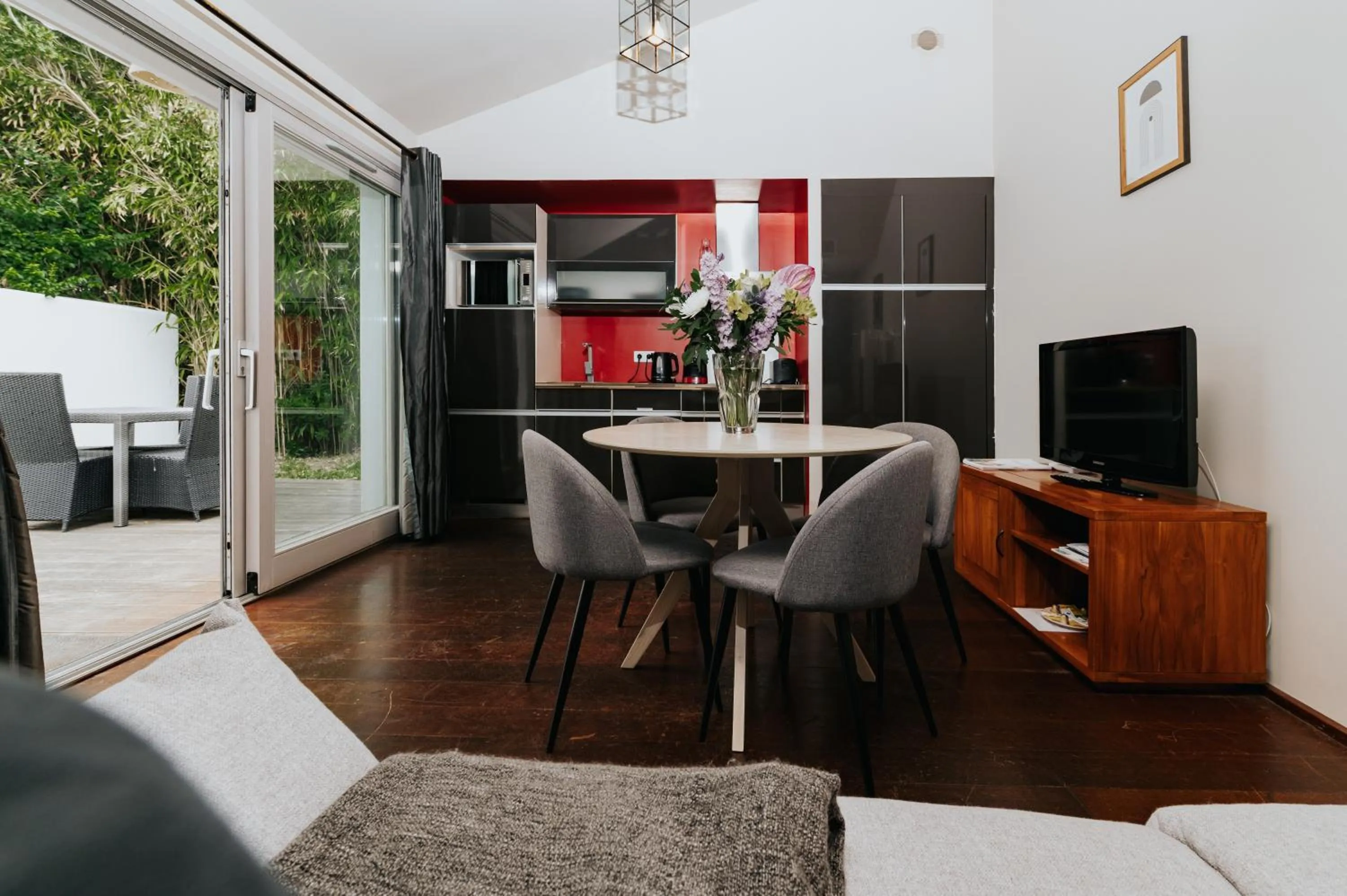 Kitchen or kitchenette in Villa Clara, Résidence face à l'océan et au golf de Chiberta