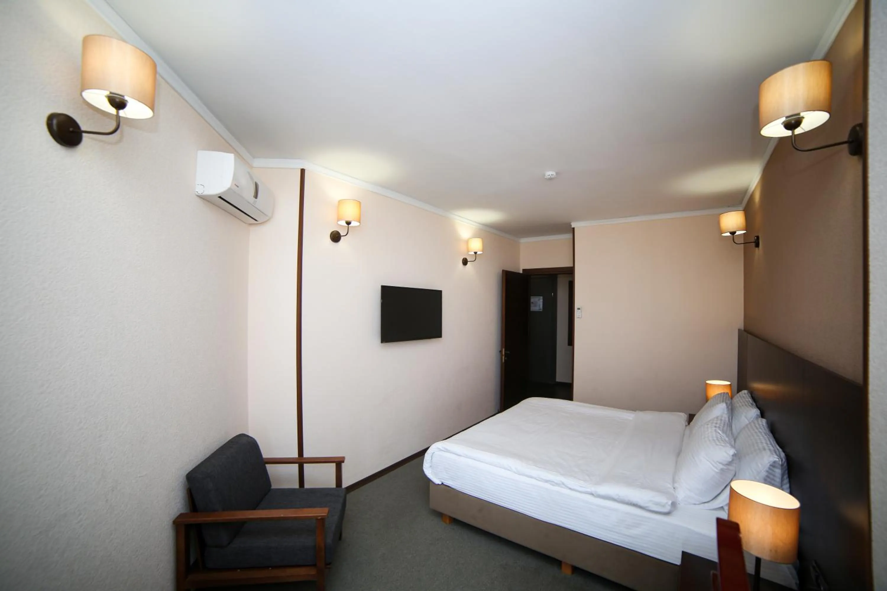 TV and multimedia, Bed in Hotel Corner Inn