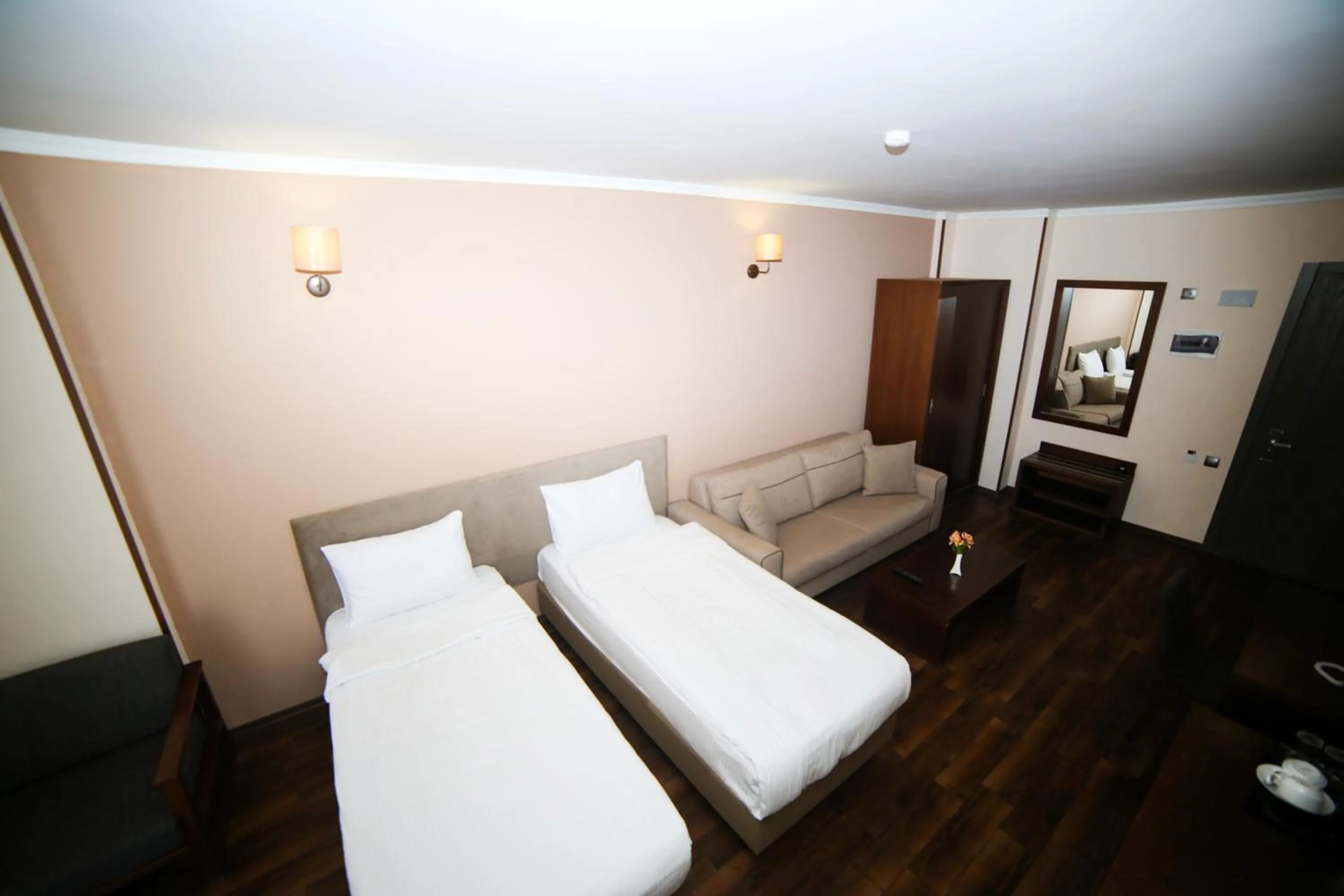 Seating area, Bed in Hotel Corner Inn