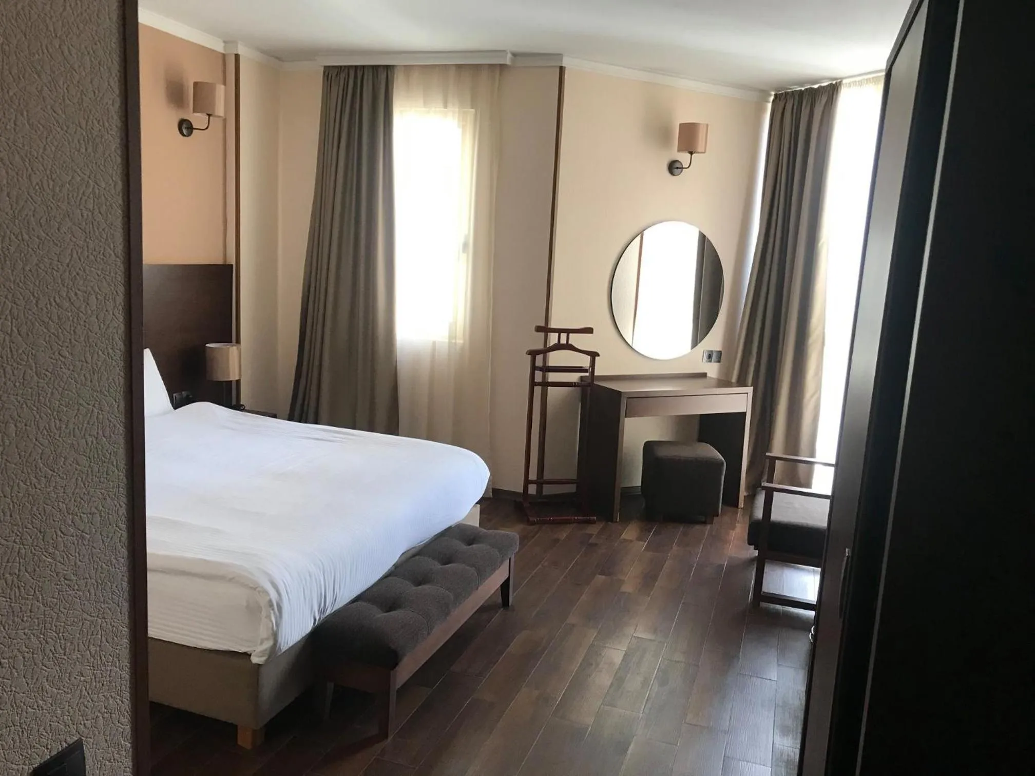 Photo of the whole room, Bed in Hotel Corner Inn