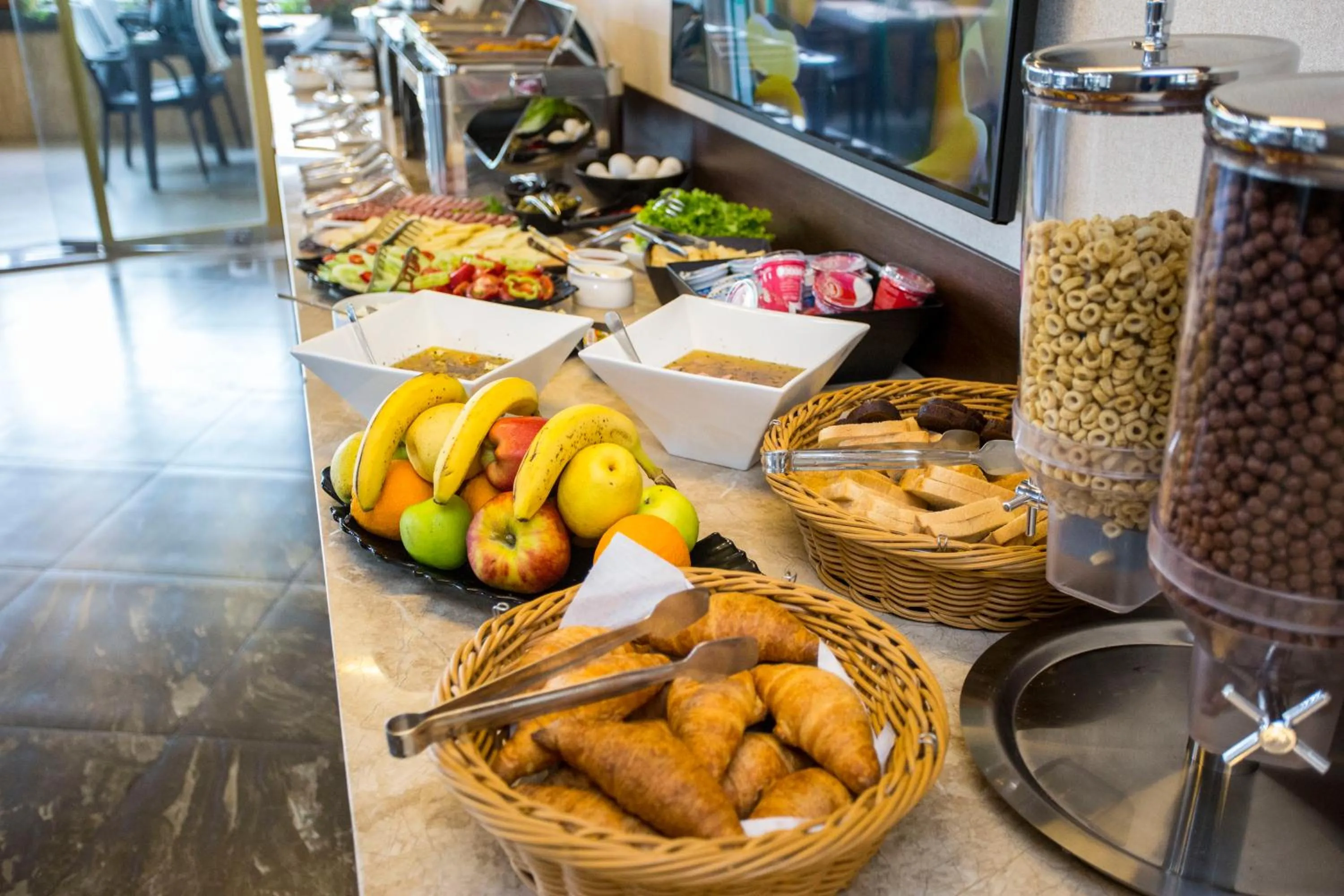 Breakfast in Hotel Corner Inn