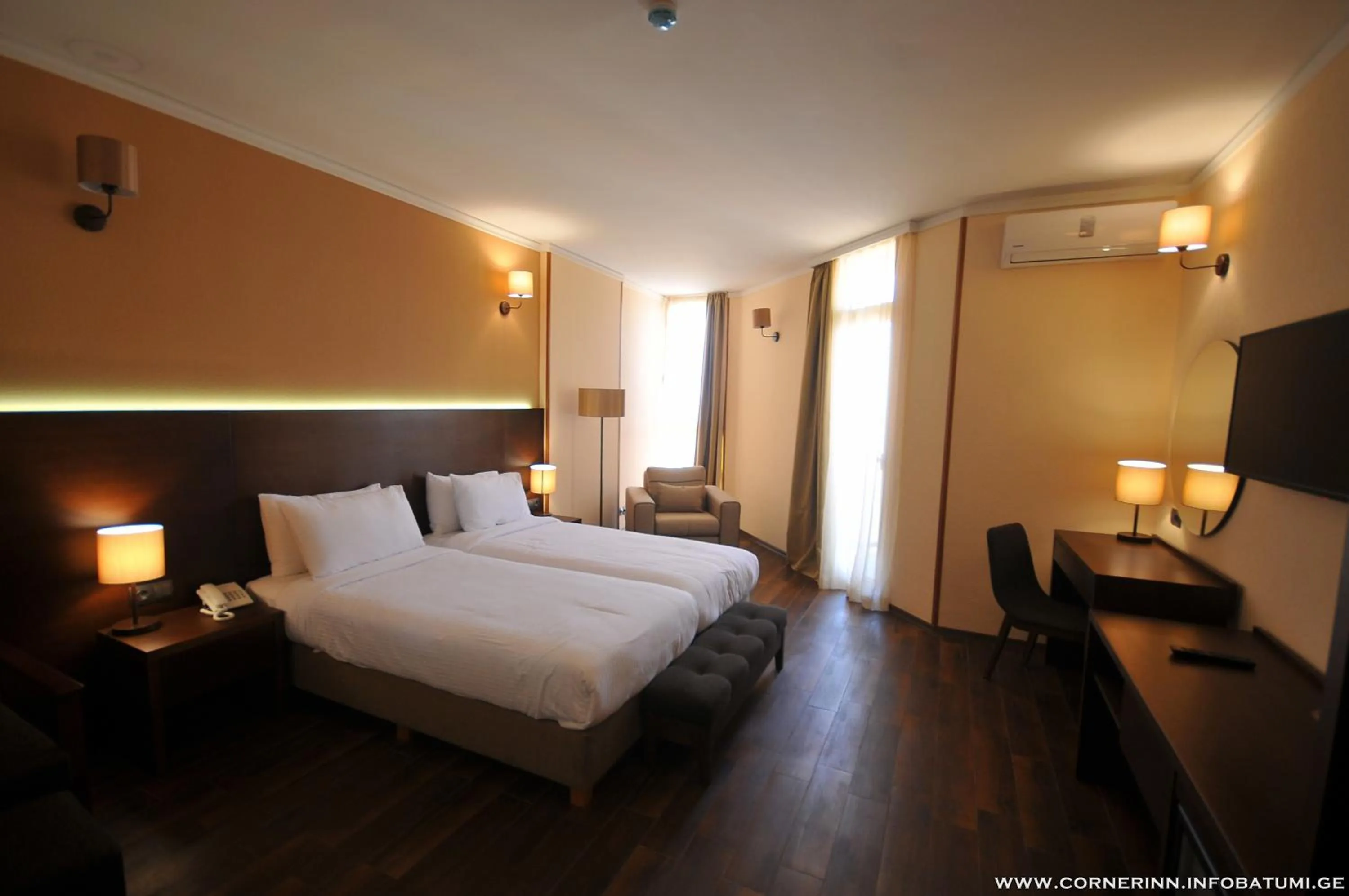 Seating area, Bed in Hotel Corner Inn