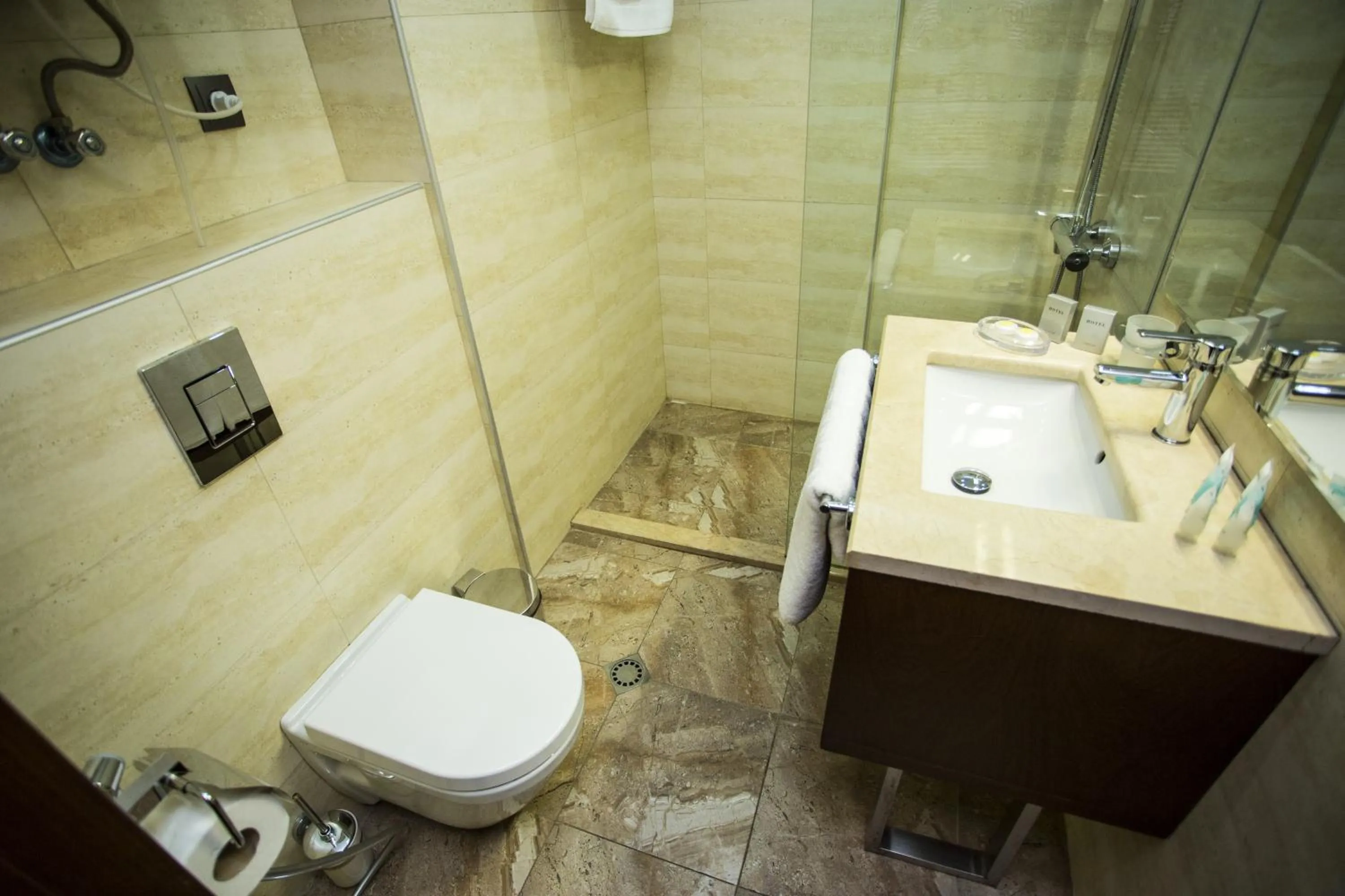 Toilet in Hotel Corner Inn