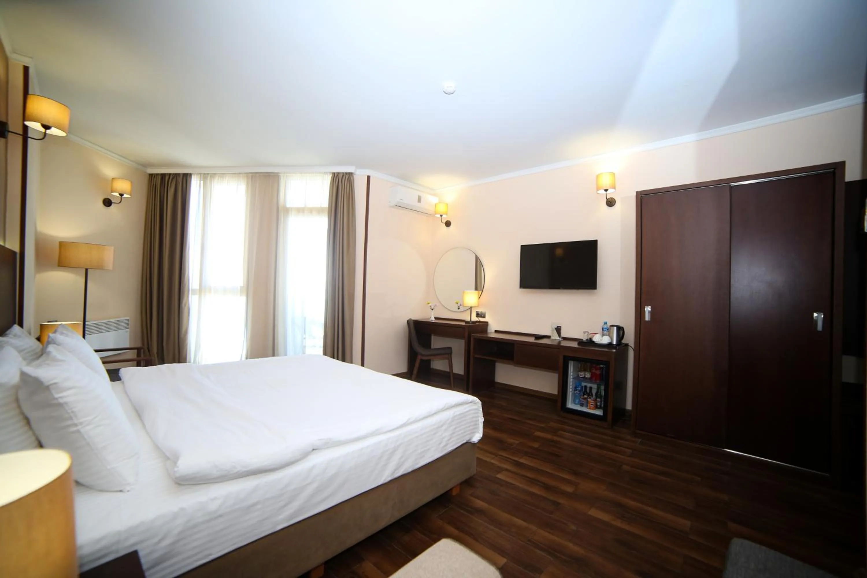 TV and multimedia, Bed in Hotel Corner Inn