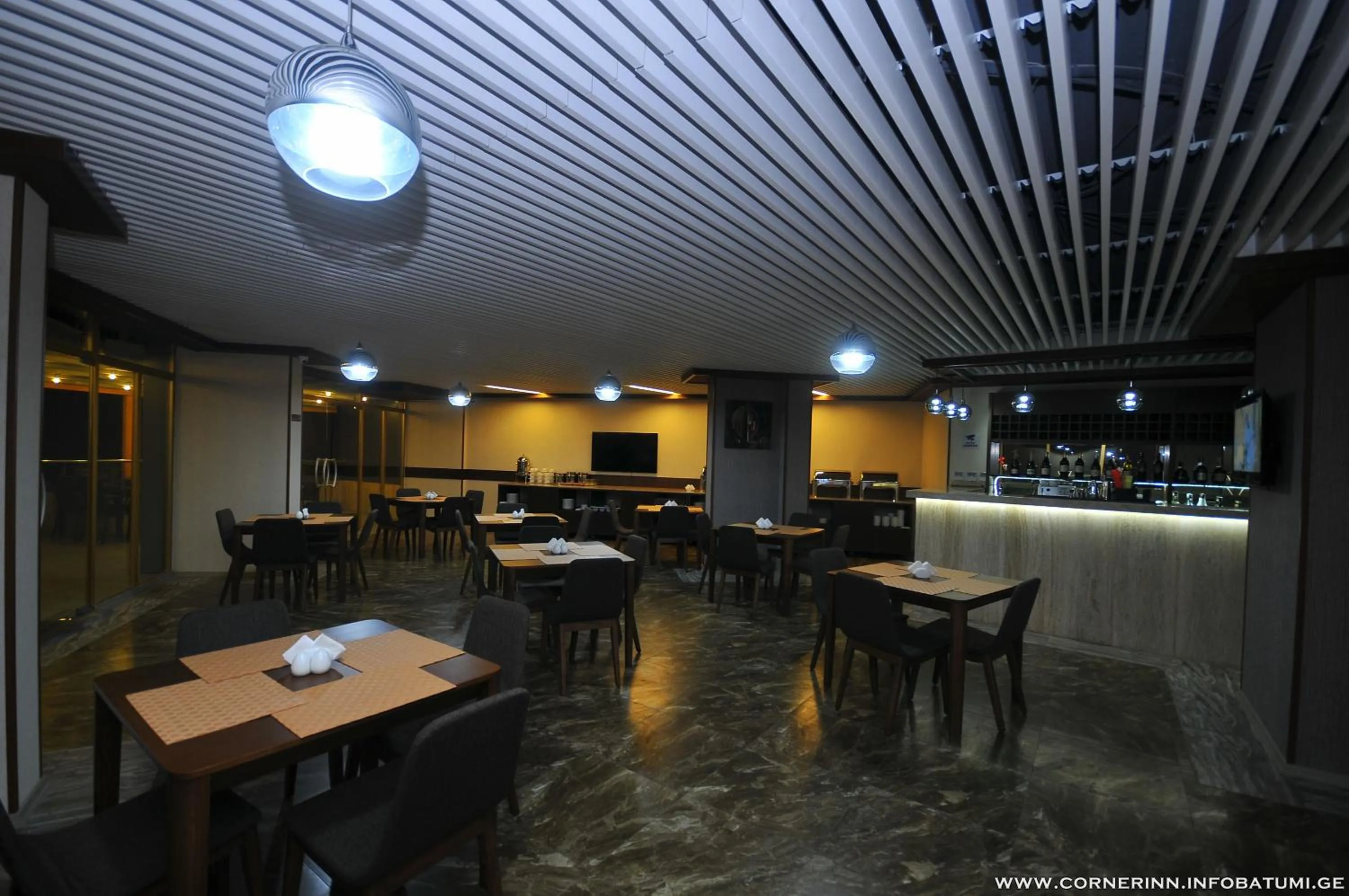 Restaurant/places to eat in Hotel Corner Inn