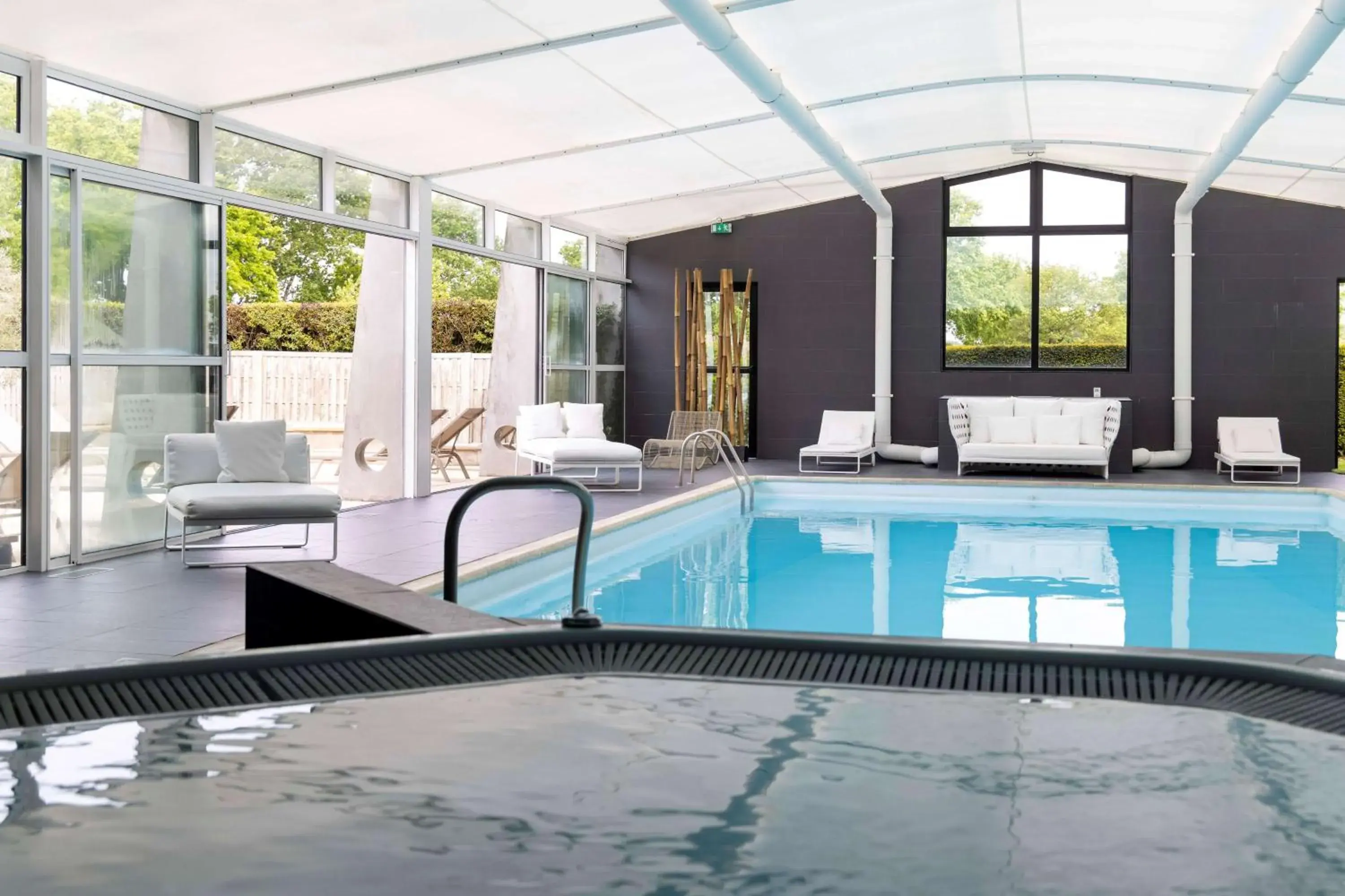 Pool view in Best Western Plus Le Roi Arthur Hôtel & Spa Pool view in Best Western Plus Le Roi Arthur Hôtel & Spa