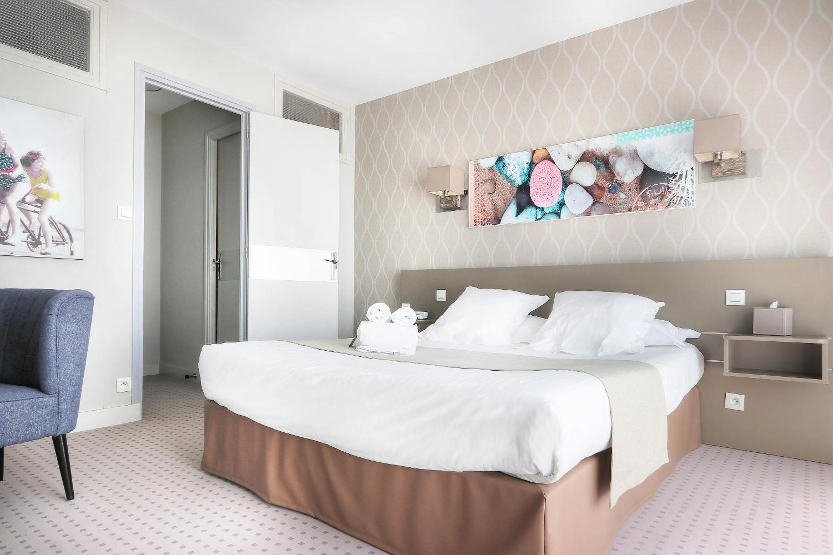 Bedroom, Bed in Hôtel La Petite Sirène Quiberon
