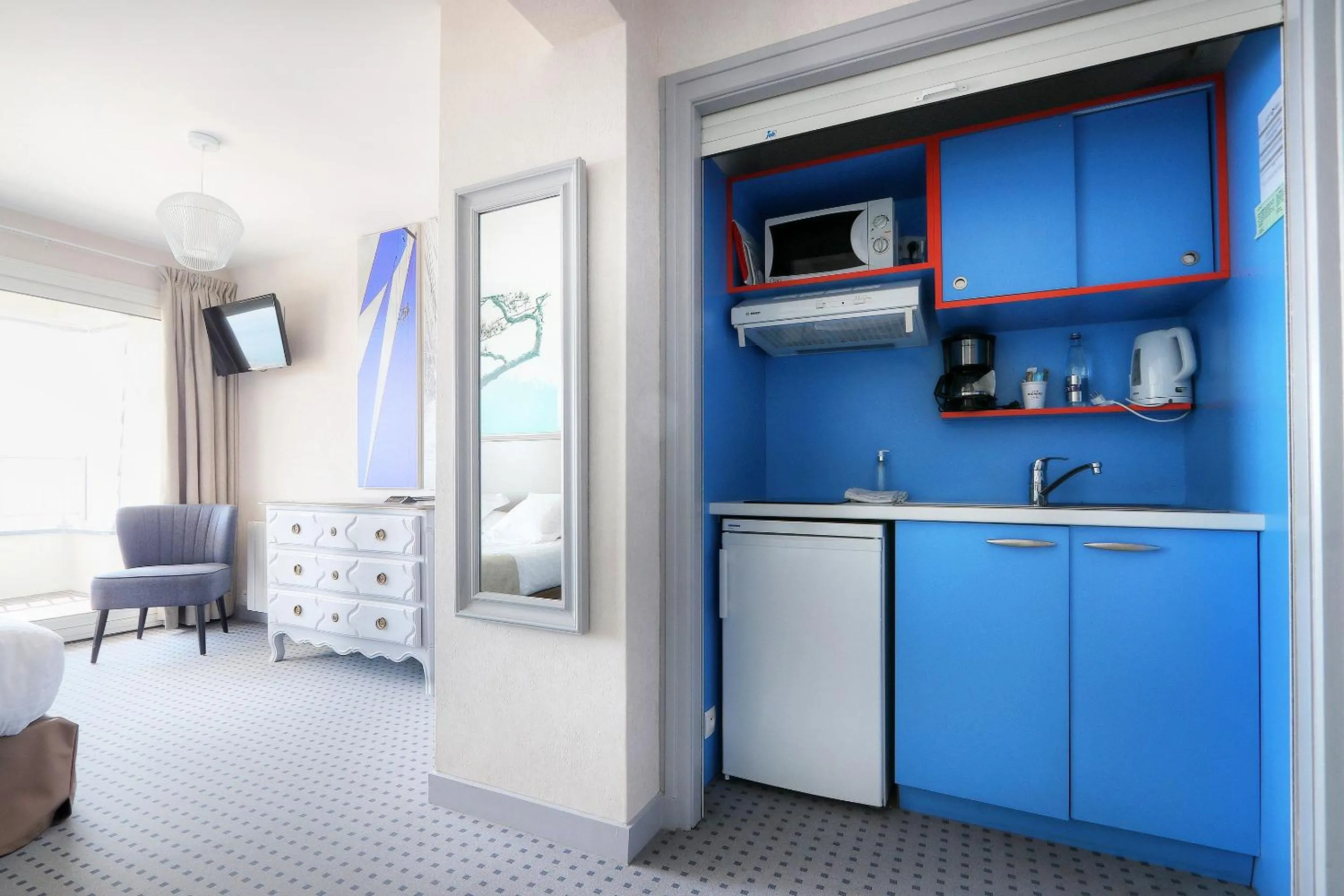 Kitchen or kitchenette in Hôtel La Petite Sirène Quiberon