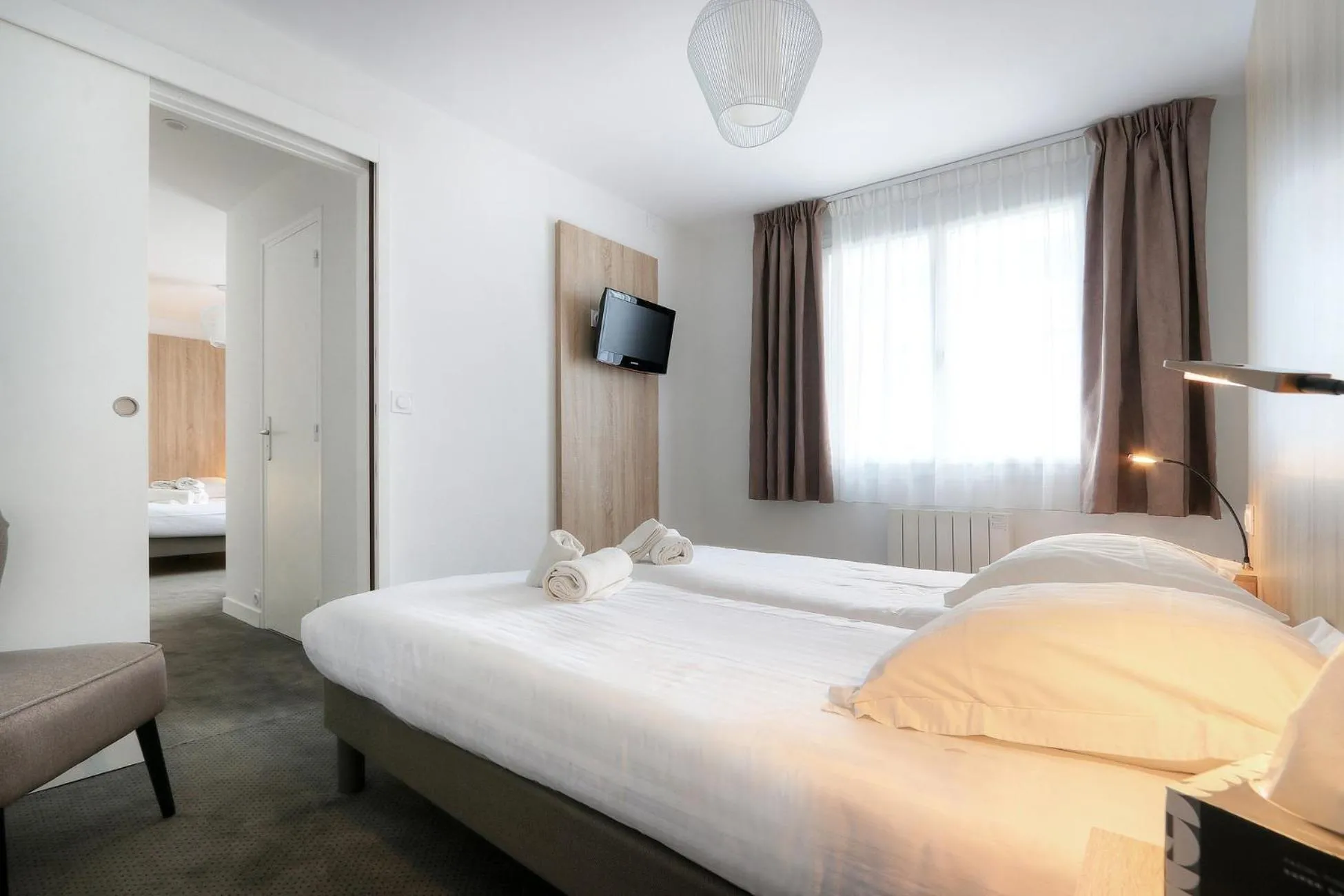 Photo of the whole room, Bed in Hôtel La Petite Sirène Quiberon