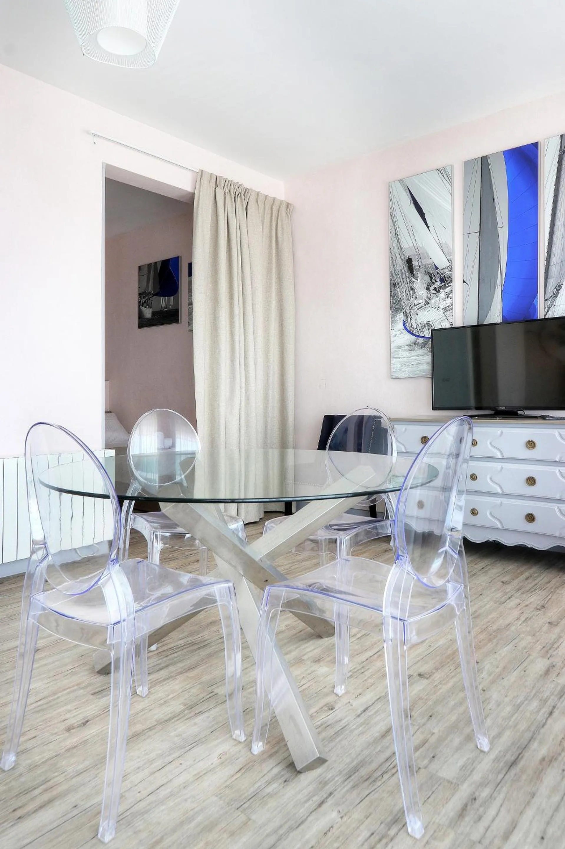 TV and multimedia in Hôtel La Petite Sirène Quiberon
