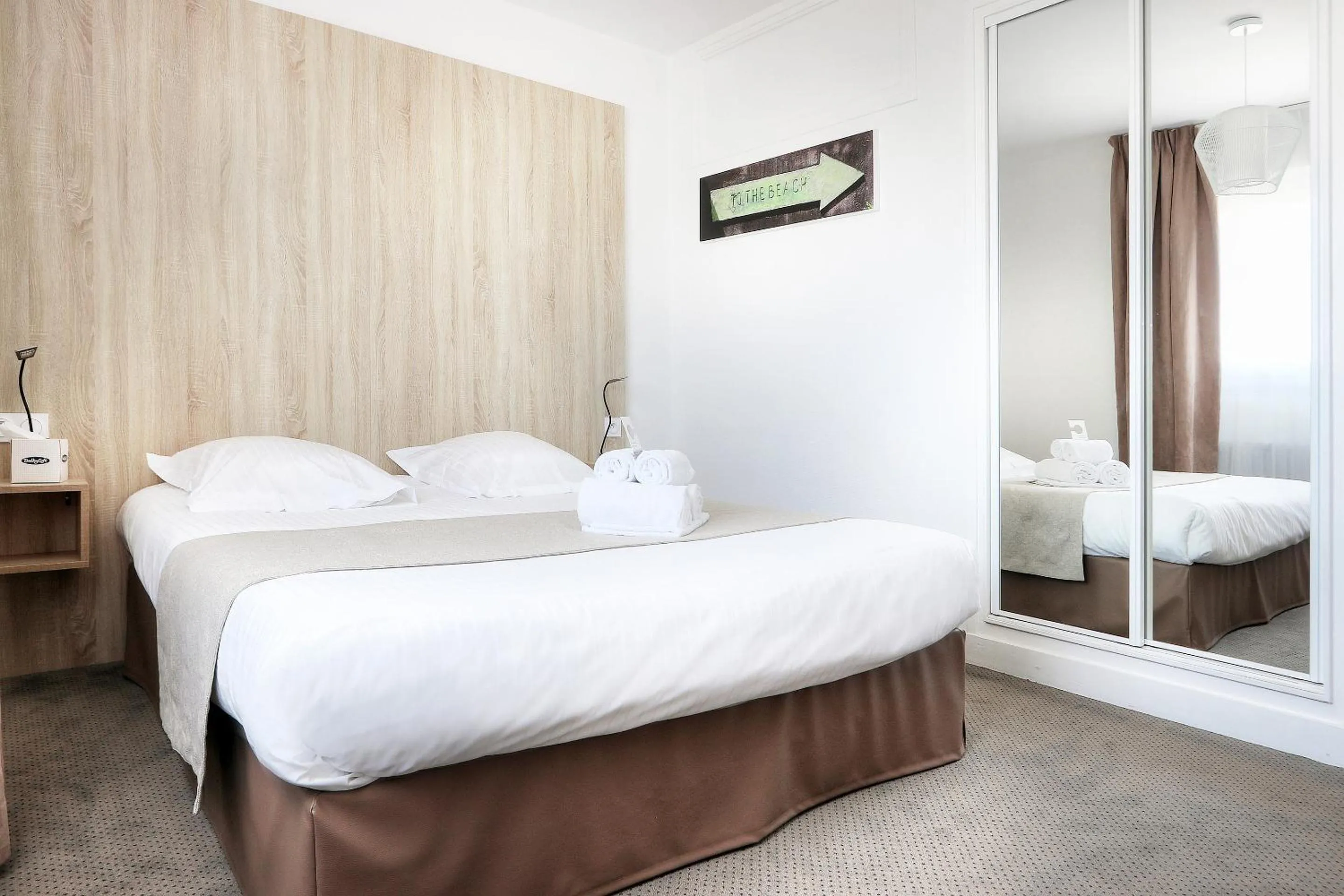 Photo of the whole room, Bed in Hôtel La Petite Sirène Quiberon