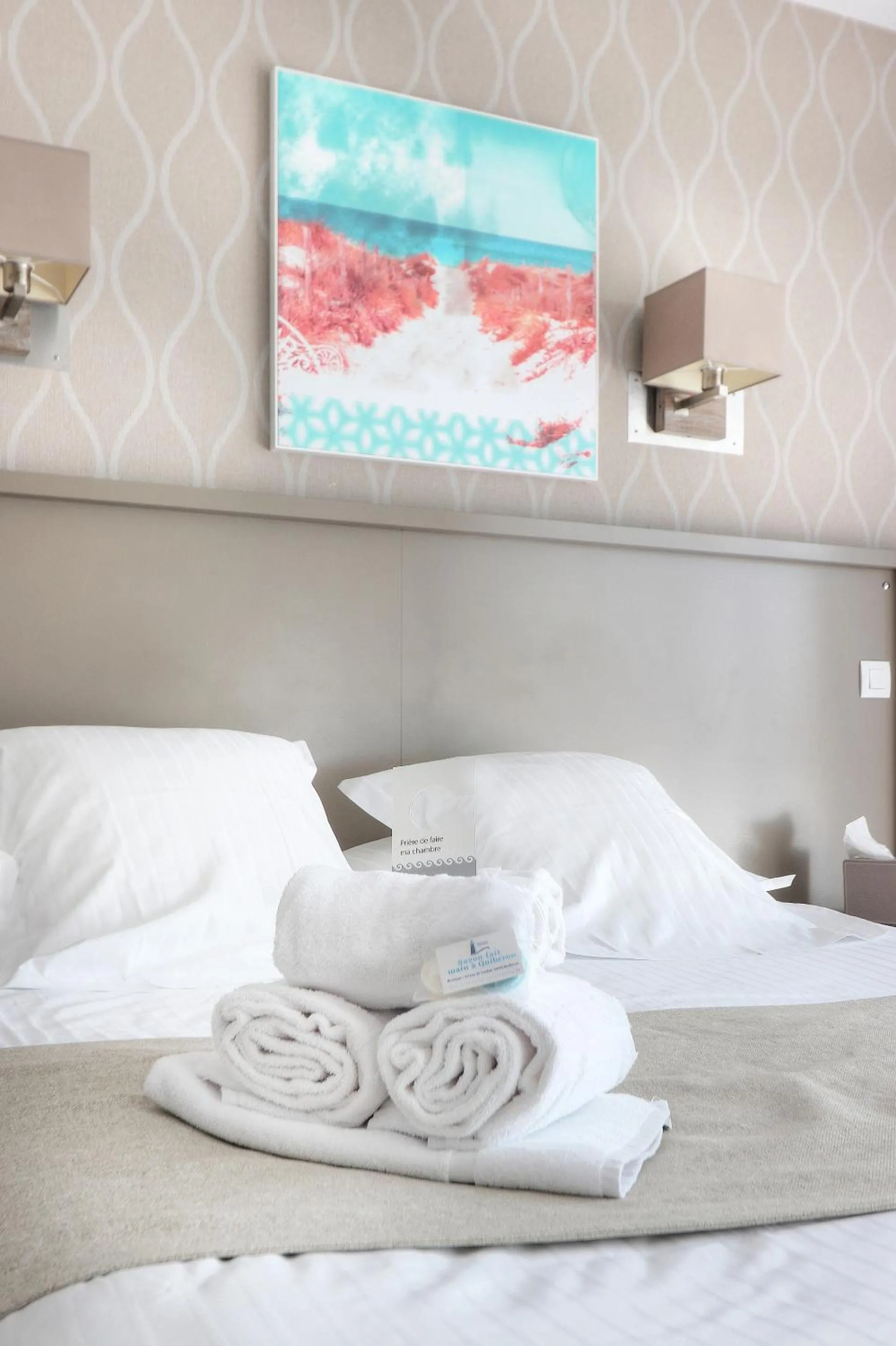 Bed in Hôtel La Petite Sirène Quiberon