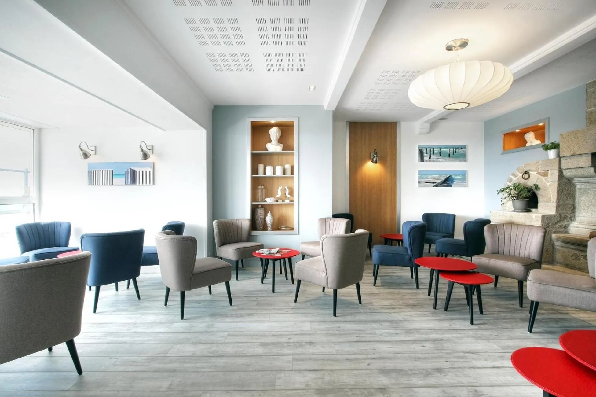 Lounge or bar in Hôtel La Petite Sirène Quiberon