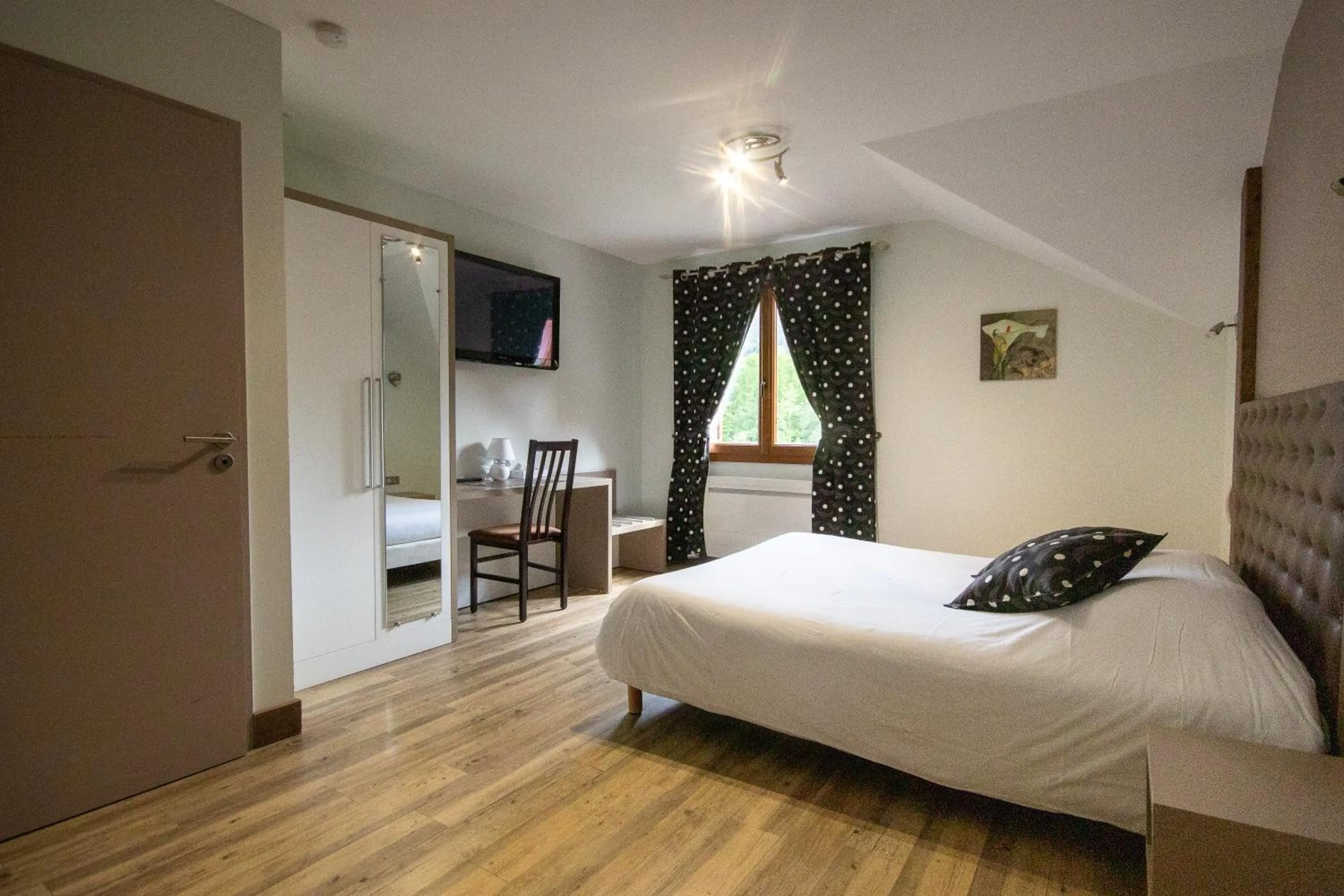 Bedroom, Bed in Hôtel Restaurant Le Régal