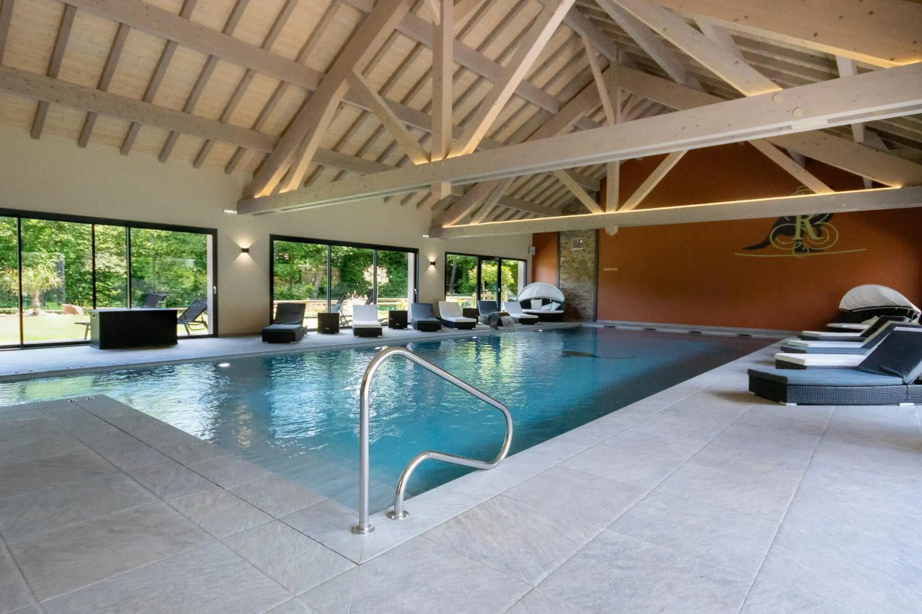 Swimming pool in Hôtel Restaurant Le Régal Swimming pool in Hôtel Restaurant Le Régal