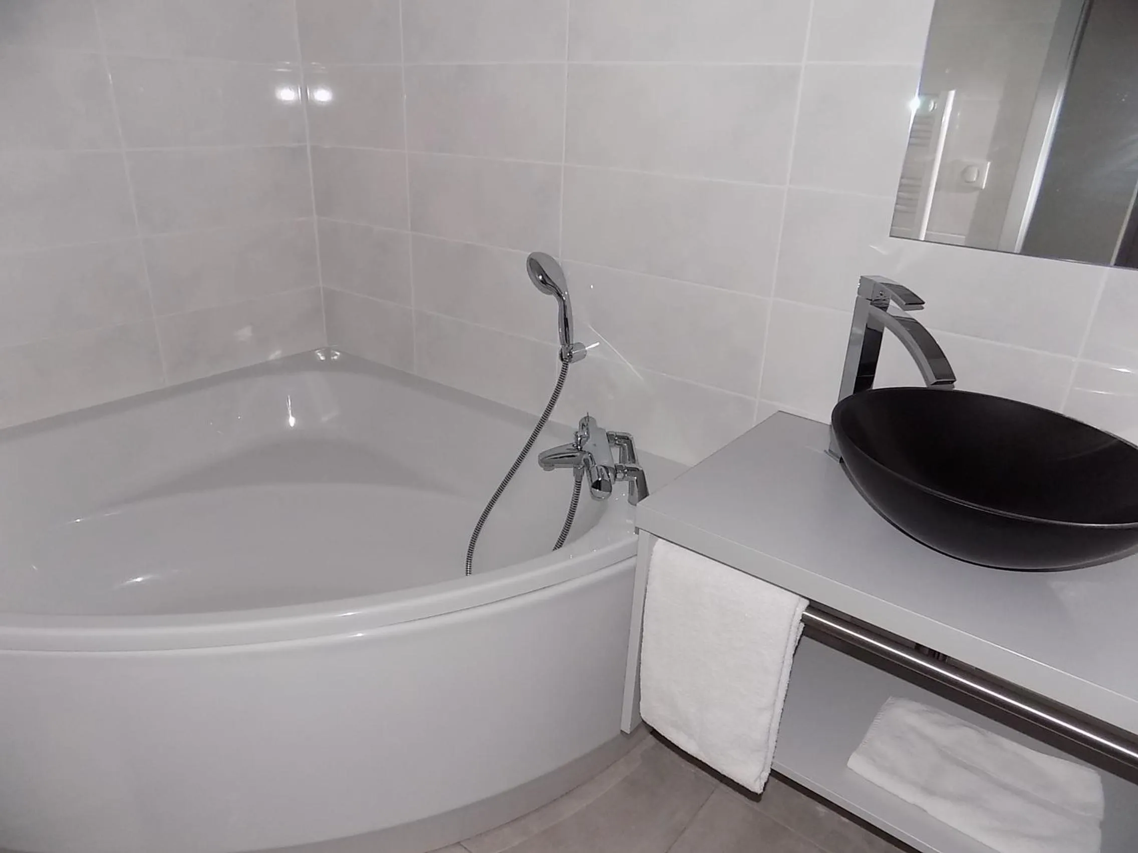 Bathroom in Hôtel Restaurant Le Régal