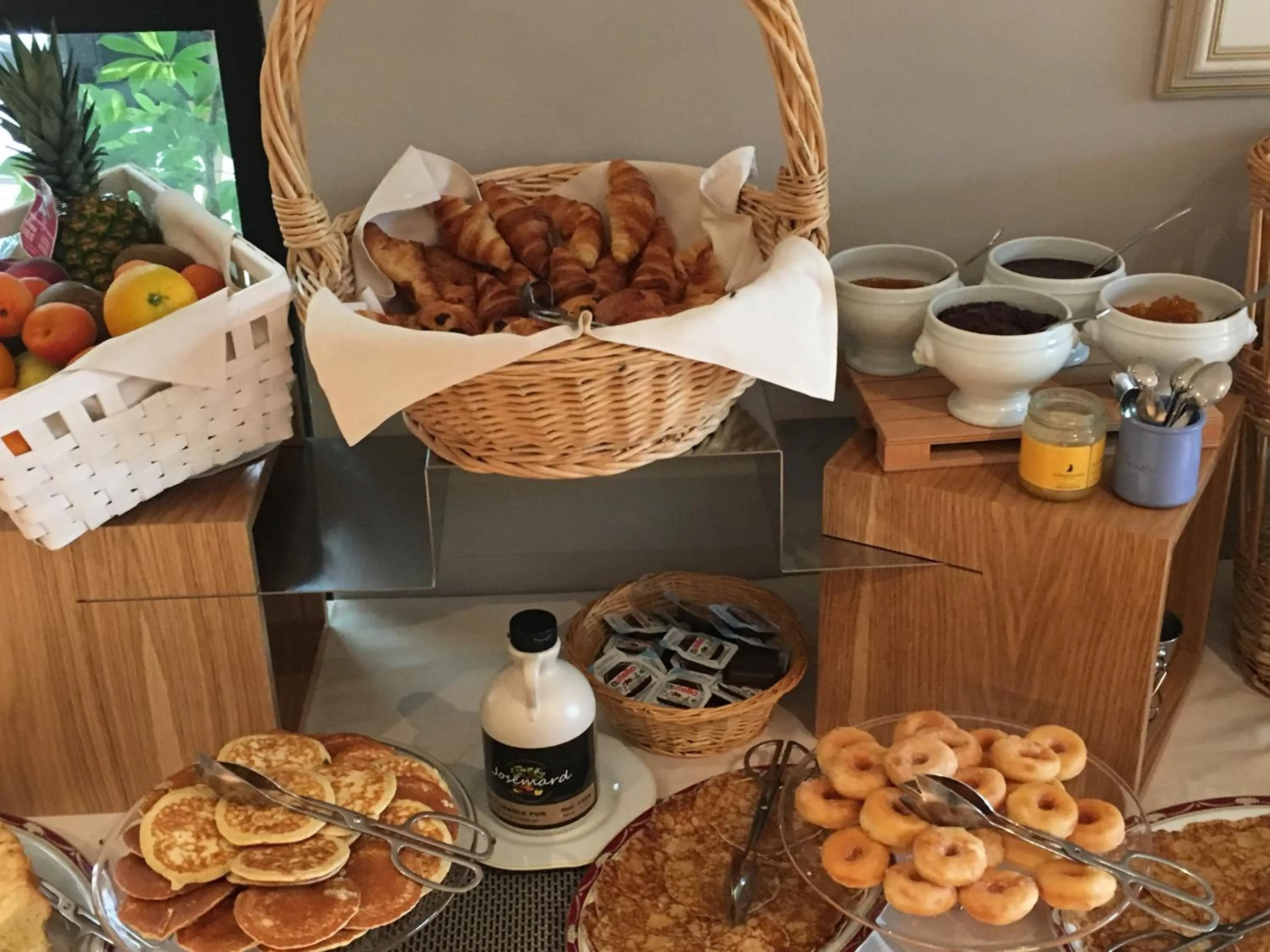 Buffet breakfast in Château et Golf De Taulane