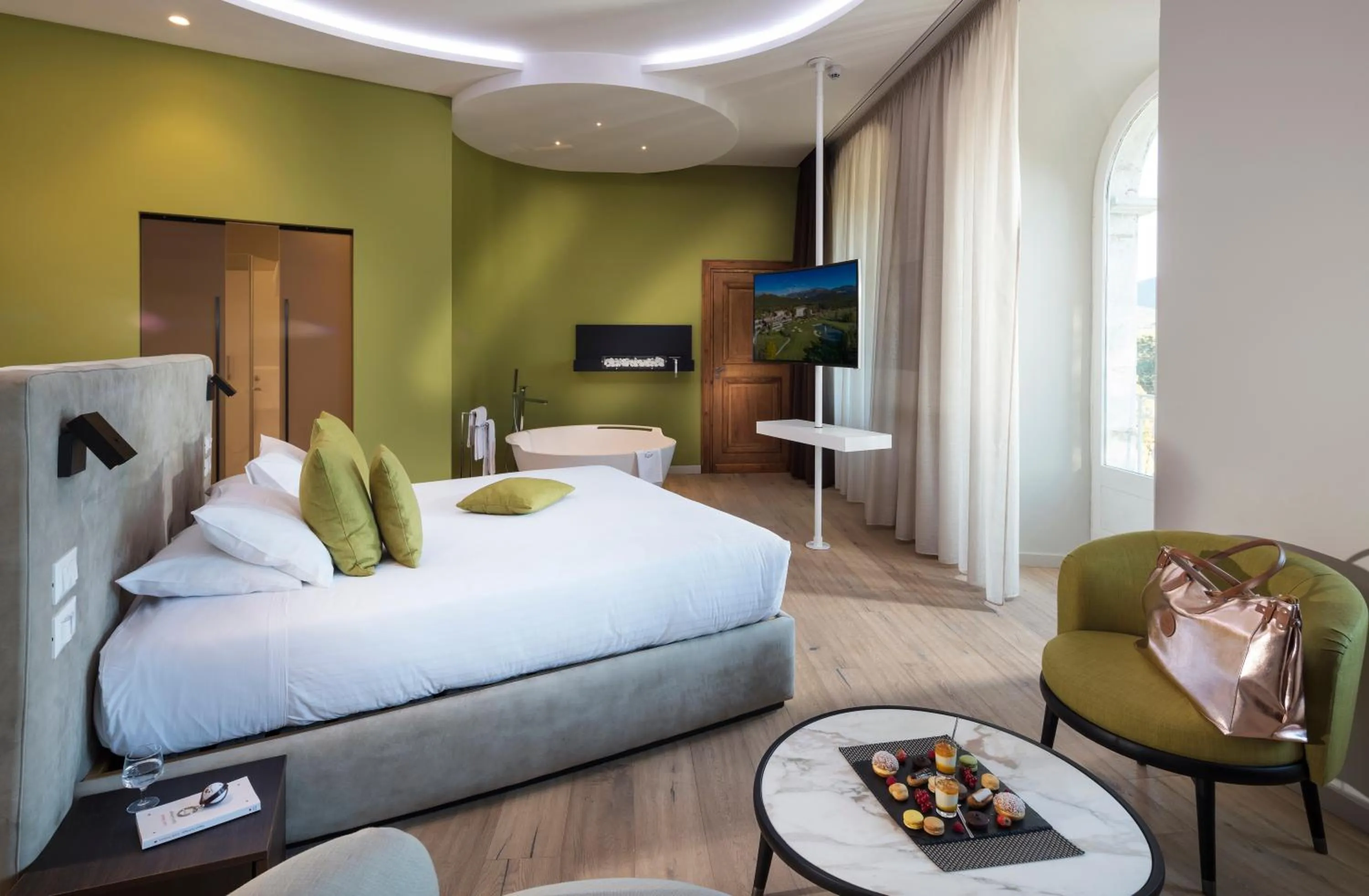 Bed in Château et Golf De Taulane