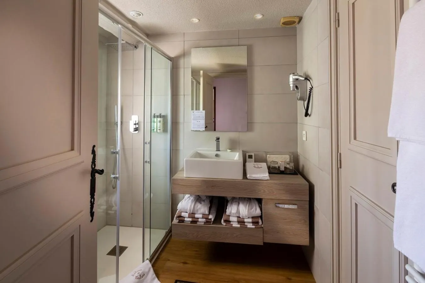 Bathroom in Château et Golf De Taulane