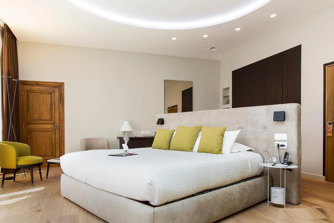 Bed in Château et Golf De Taulane