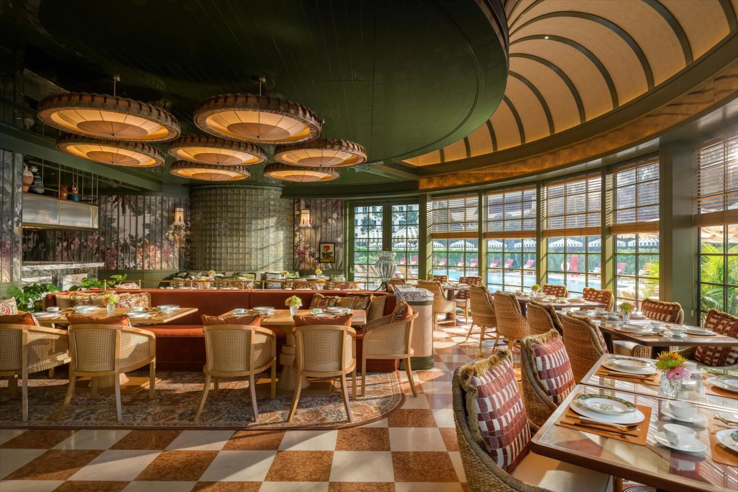 Restaurant/places to eat in Island Shangri-La, Hong Kong
