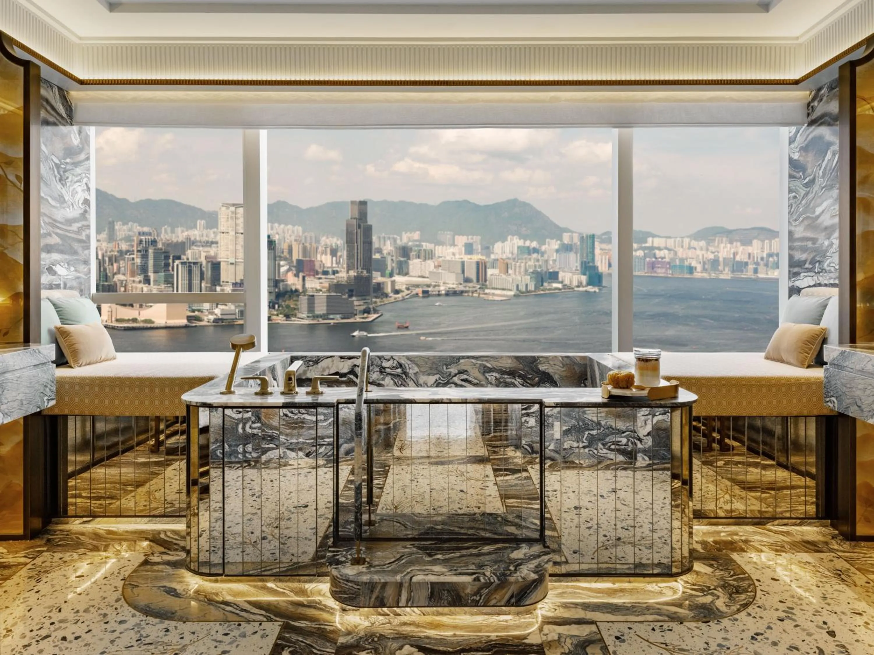Bathroom in Island Shangri-La, Hong Kong