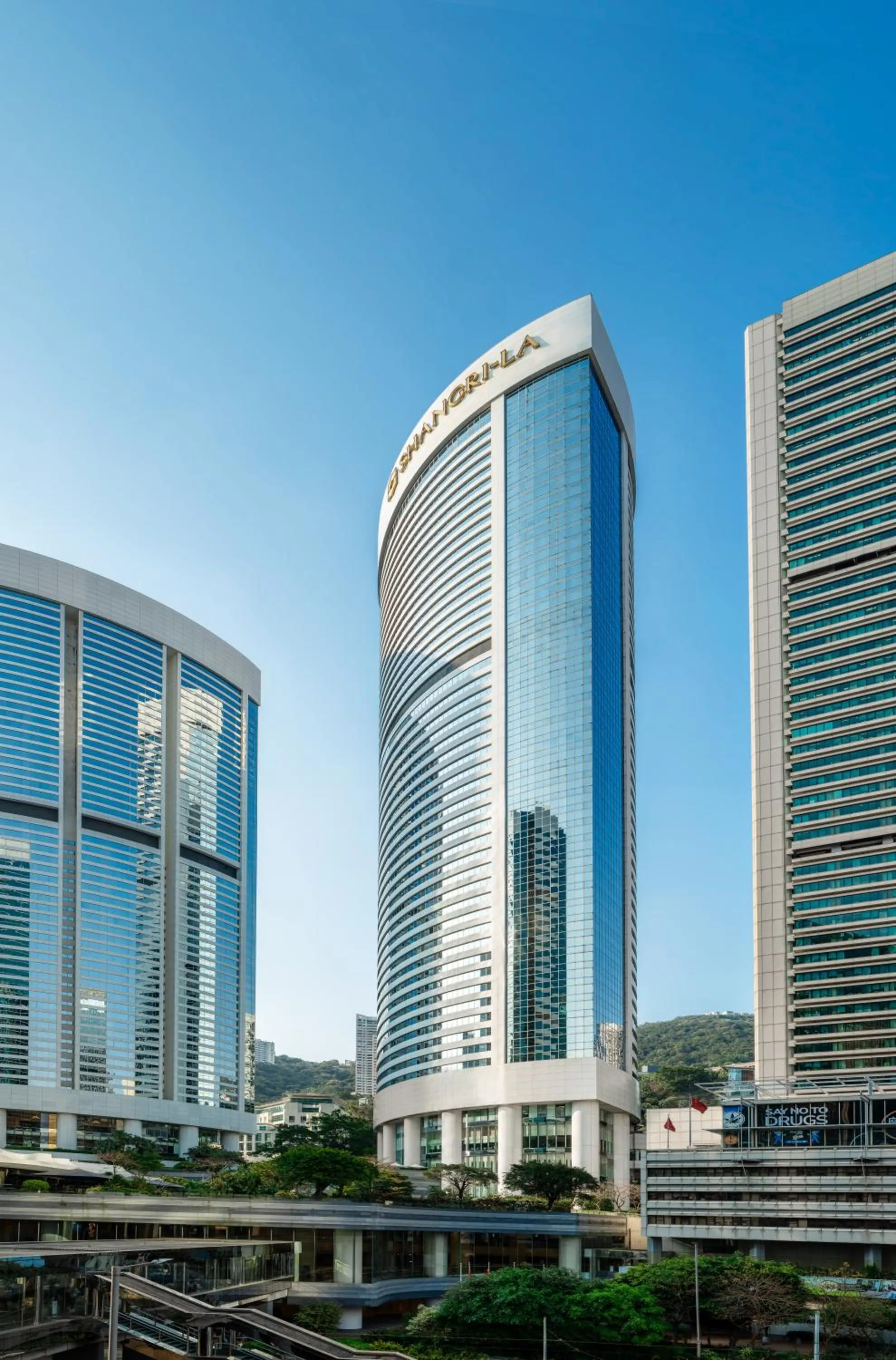 Property building in Island Shangri-La, Hong Kong