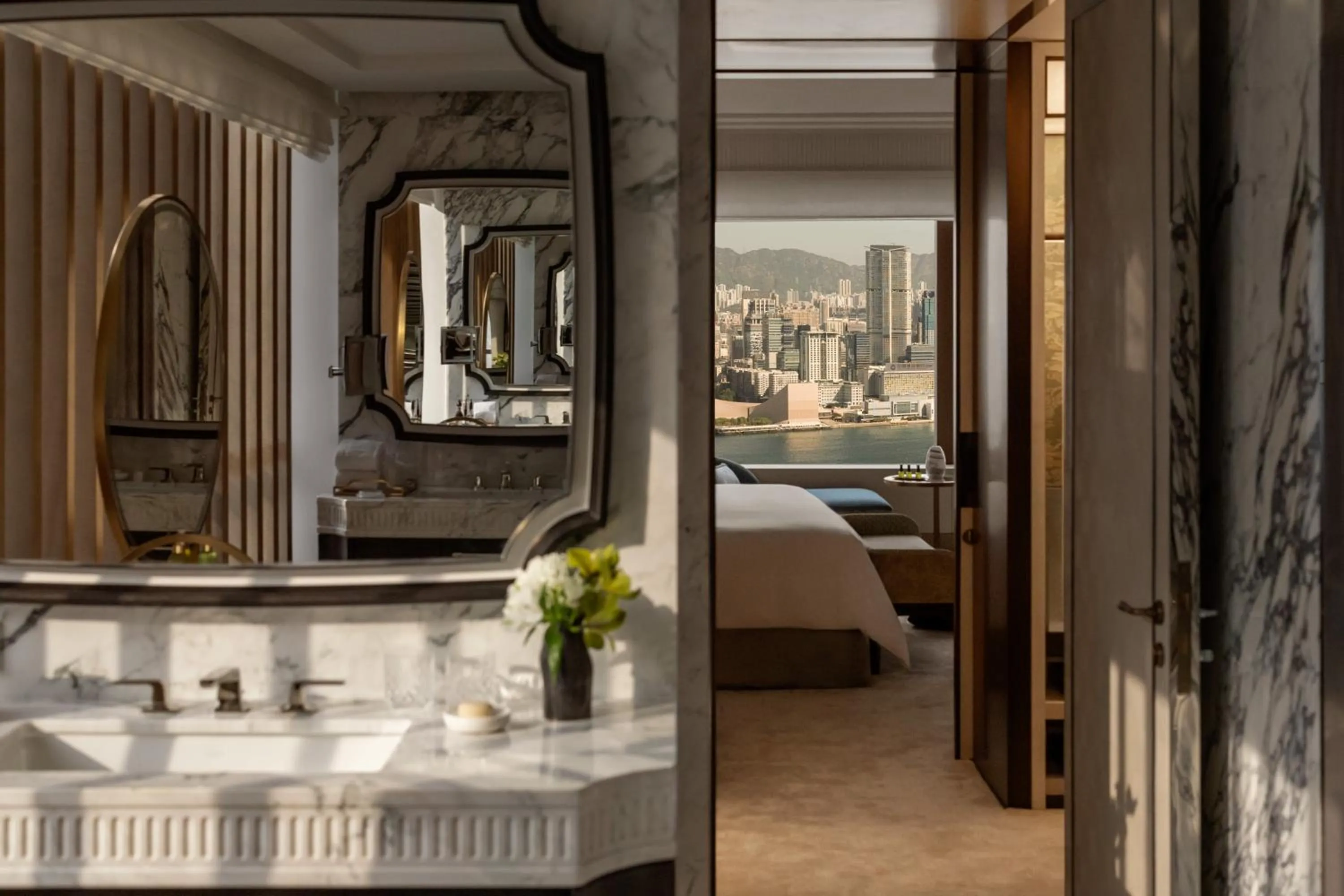 Bathroom, Bed in Island Shangri-La, Hong Kong