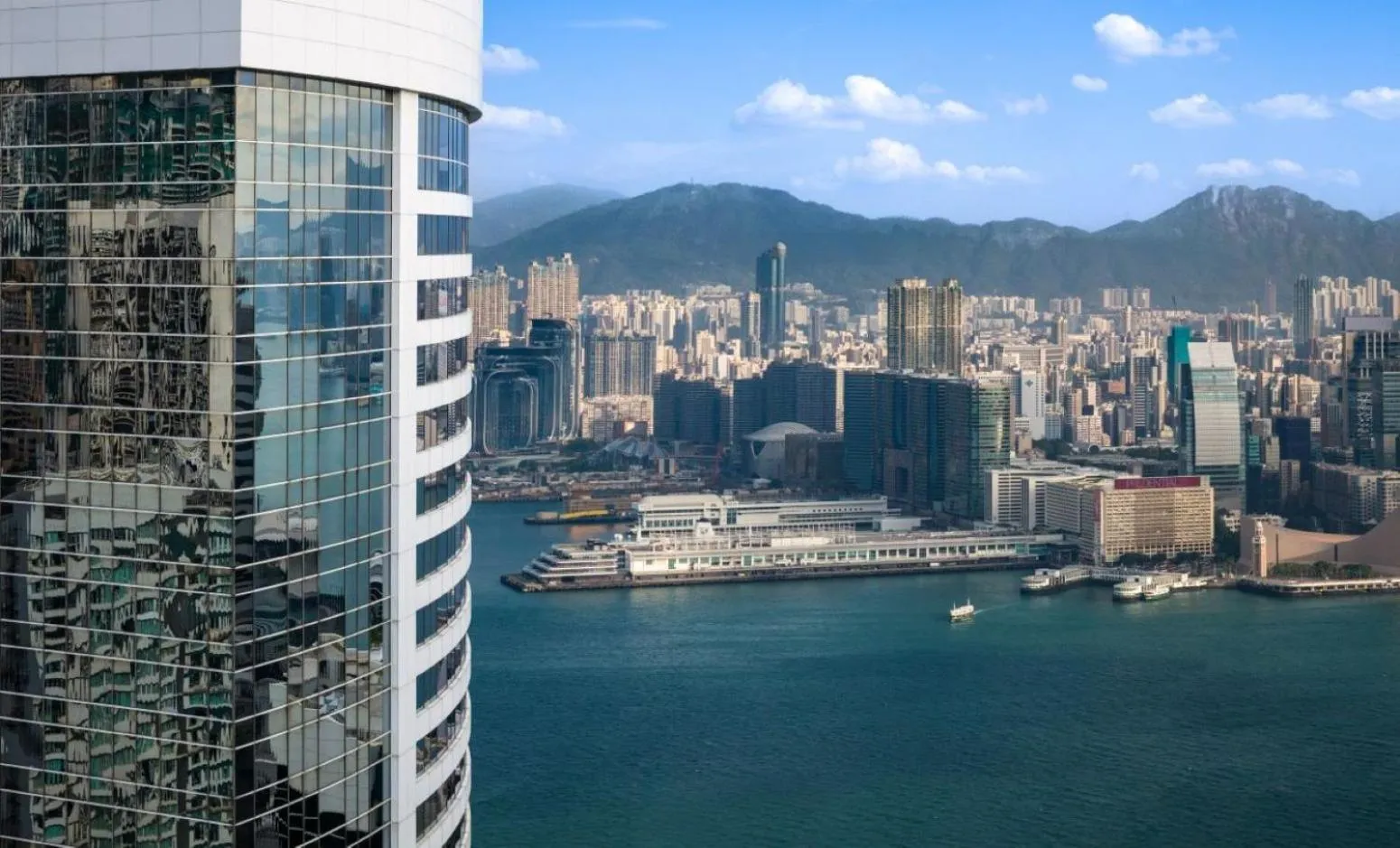 Property building in Island Shangri-La, Hong Kong