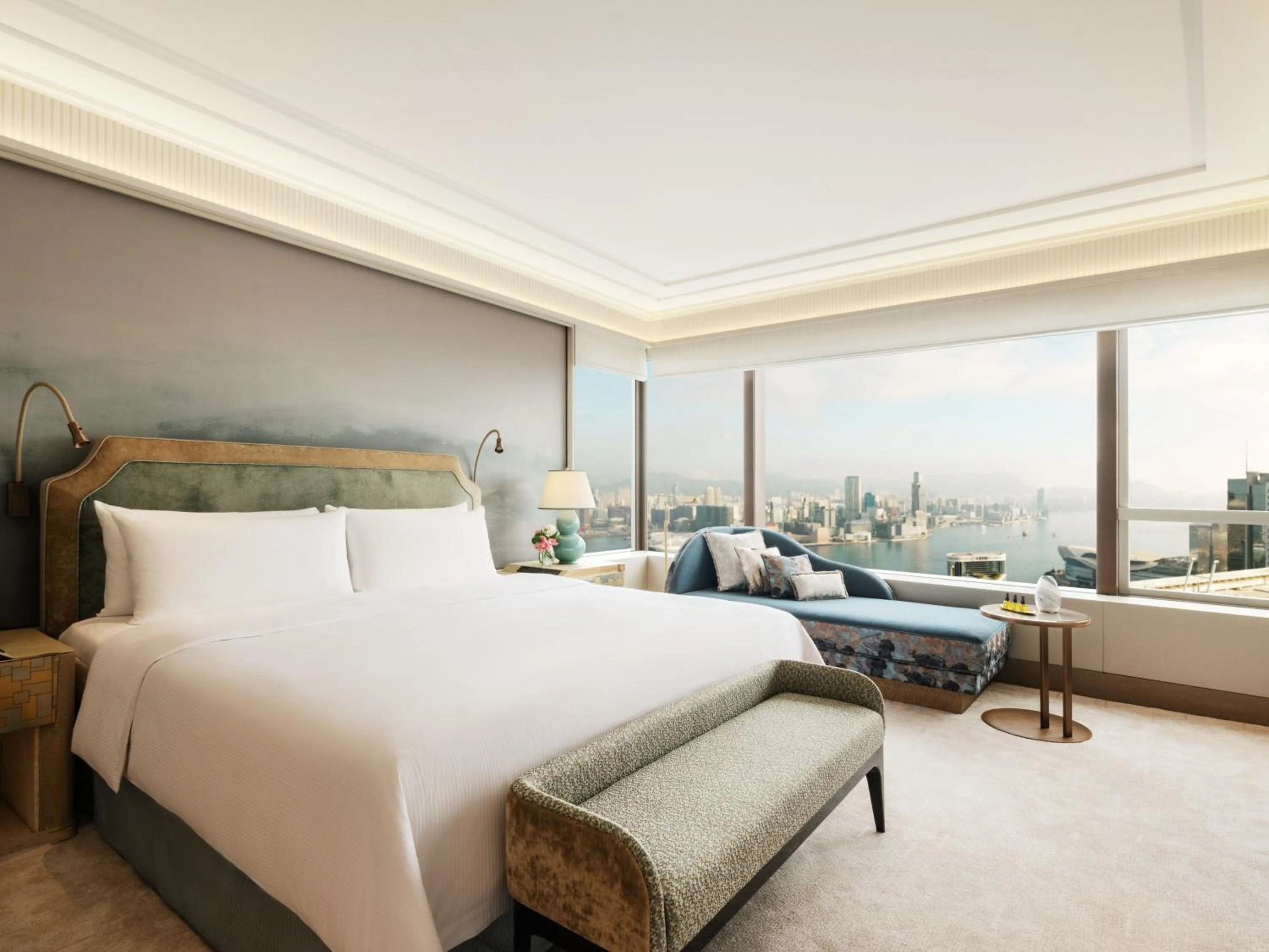 Bedroom, Bed in Island Shangri-La, Hong Kong