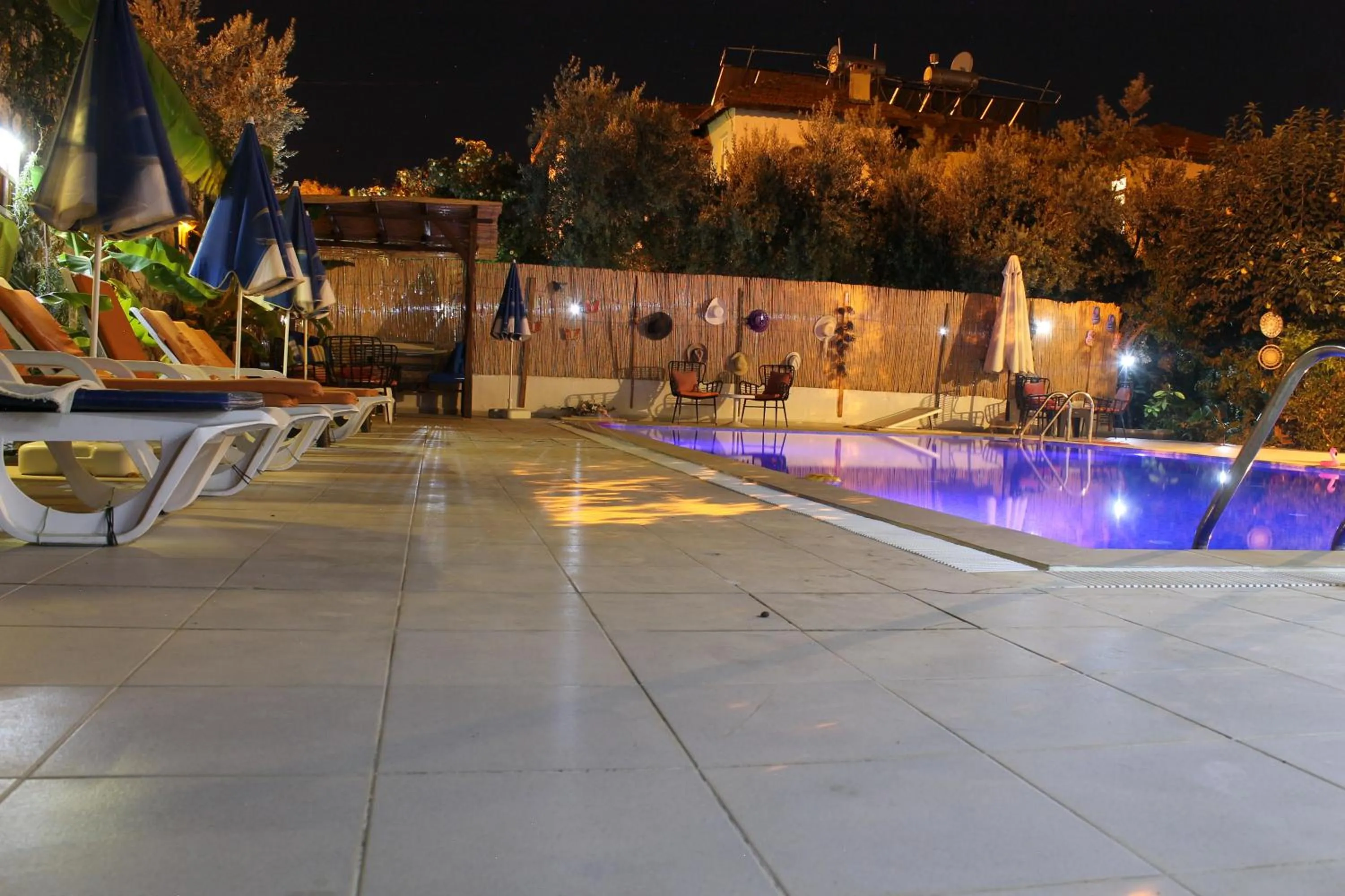 Swimming pool in Sarıhan Apart Otel