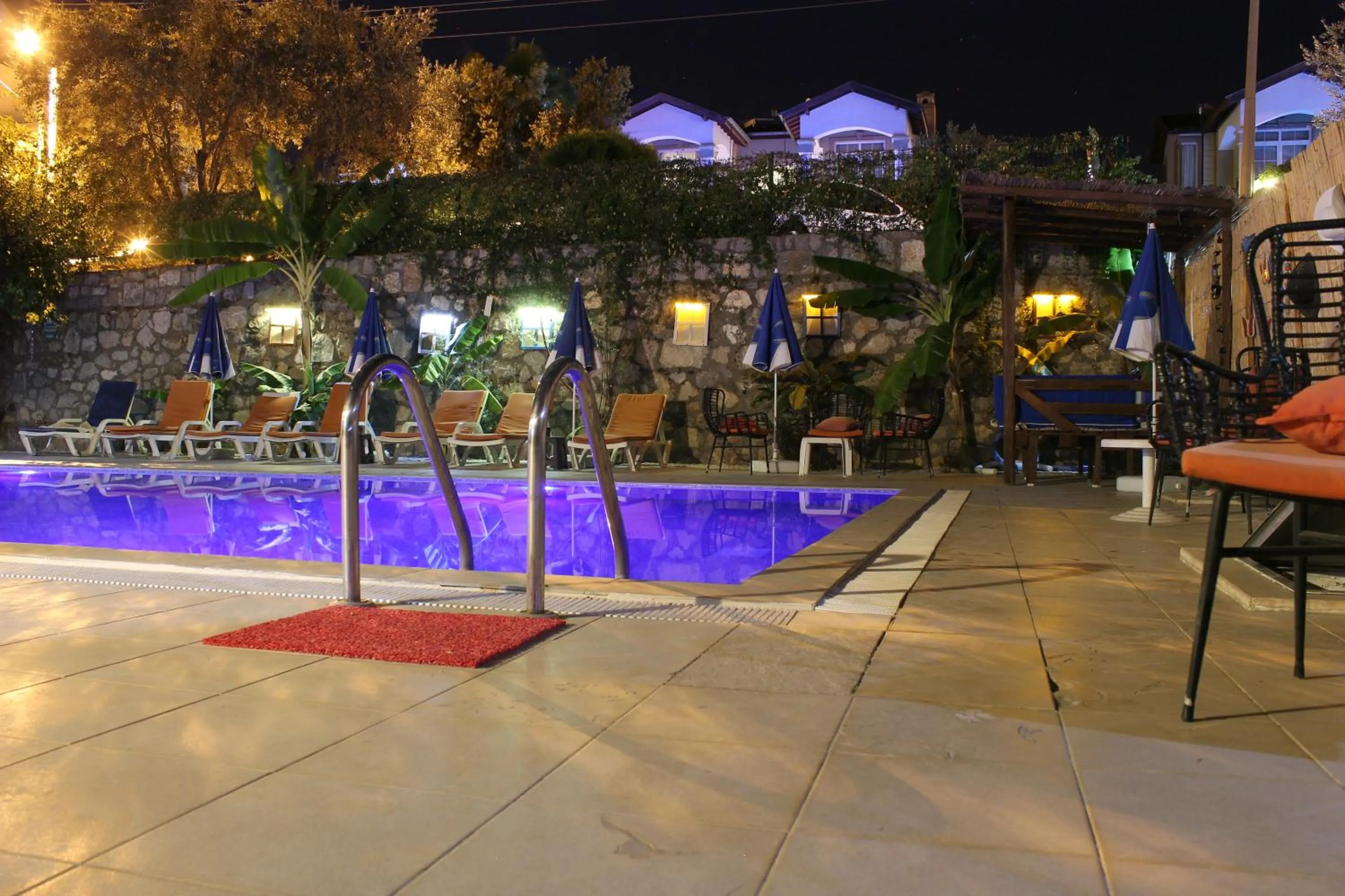 Swimming pool in Sarıhan Apart Otel