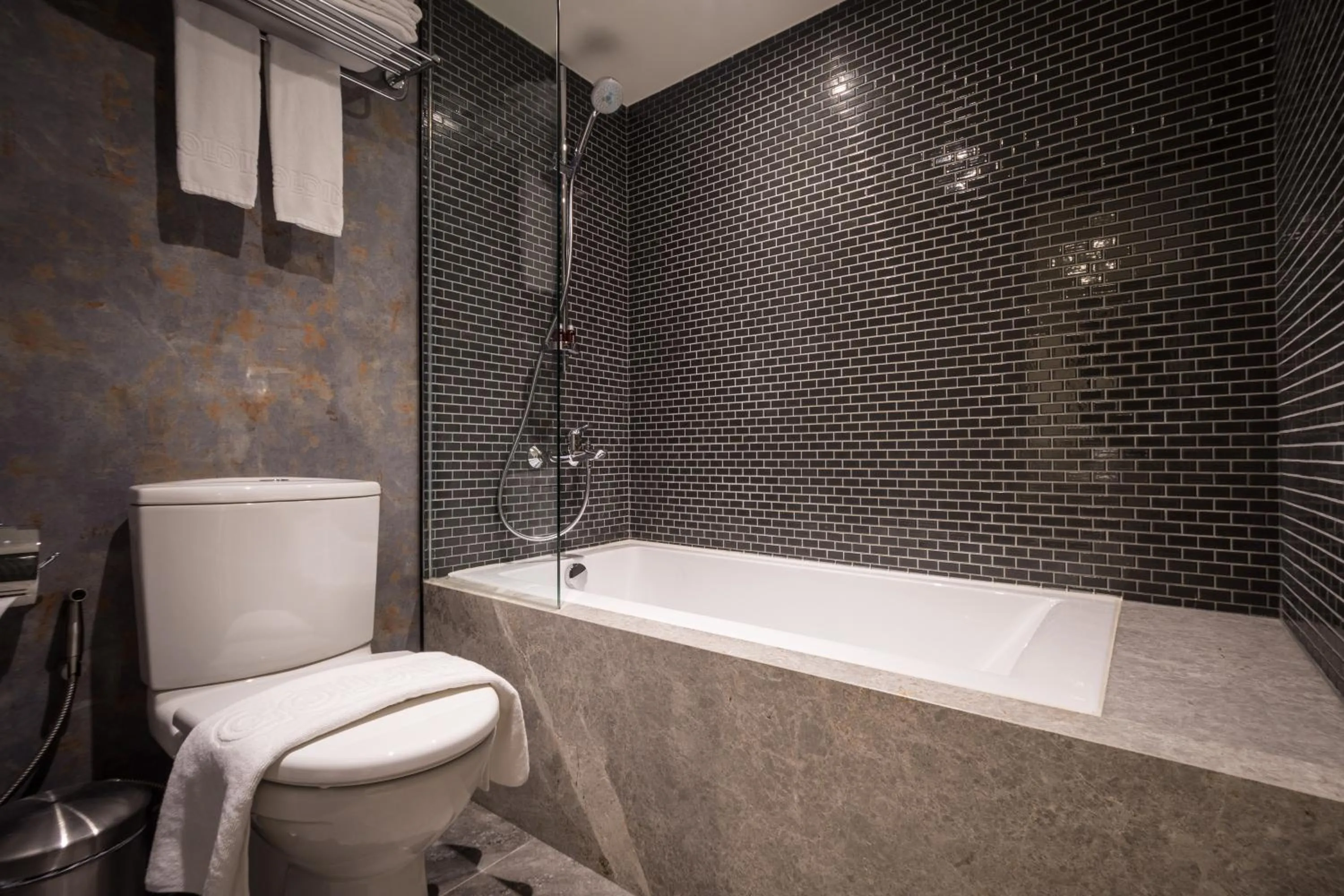 Bathroom in Goldinn Hotel