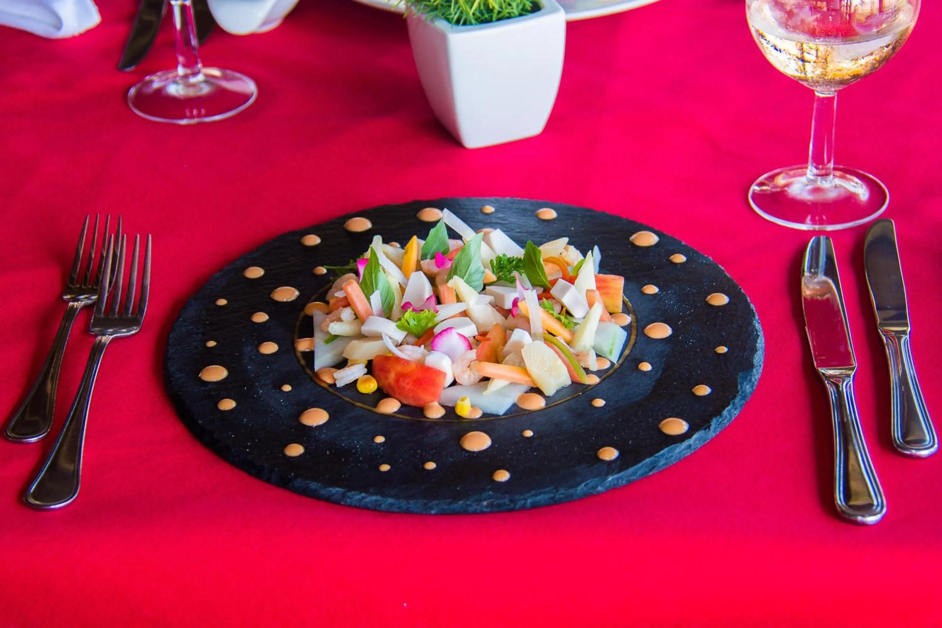 Restaurant/places to eat in Casa Del Papa Resort & SPA