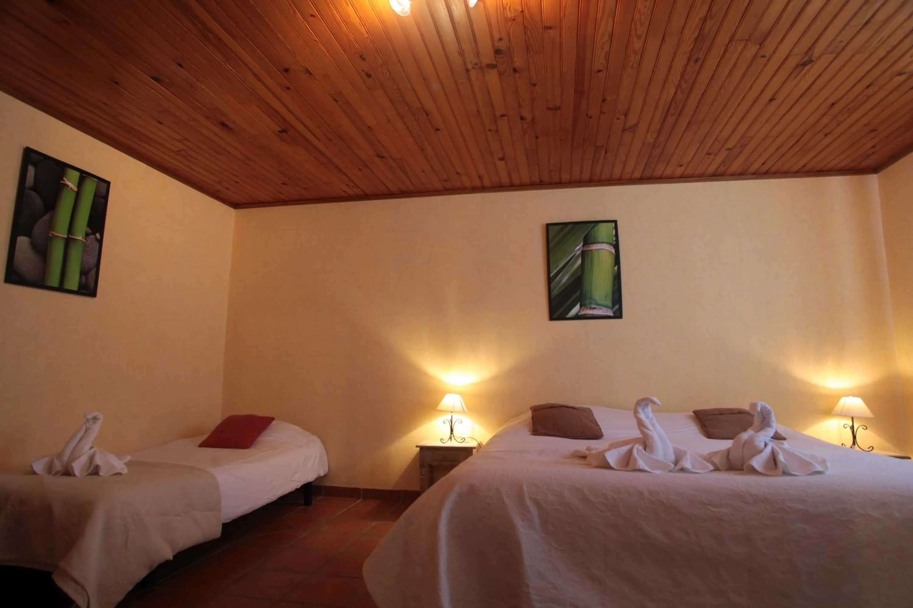 Bed in Logis Hôtel LE PRESSOIR