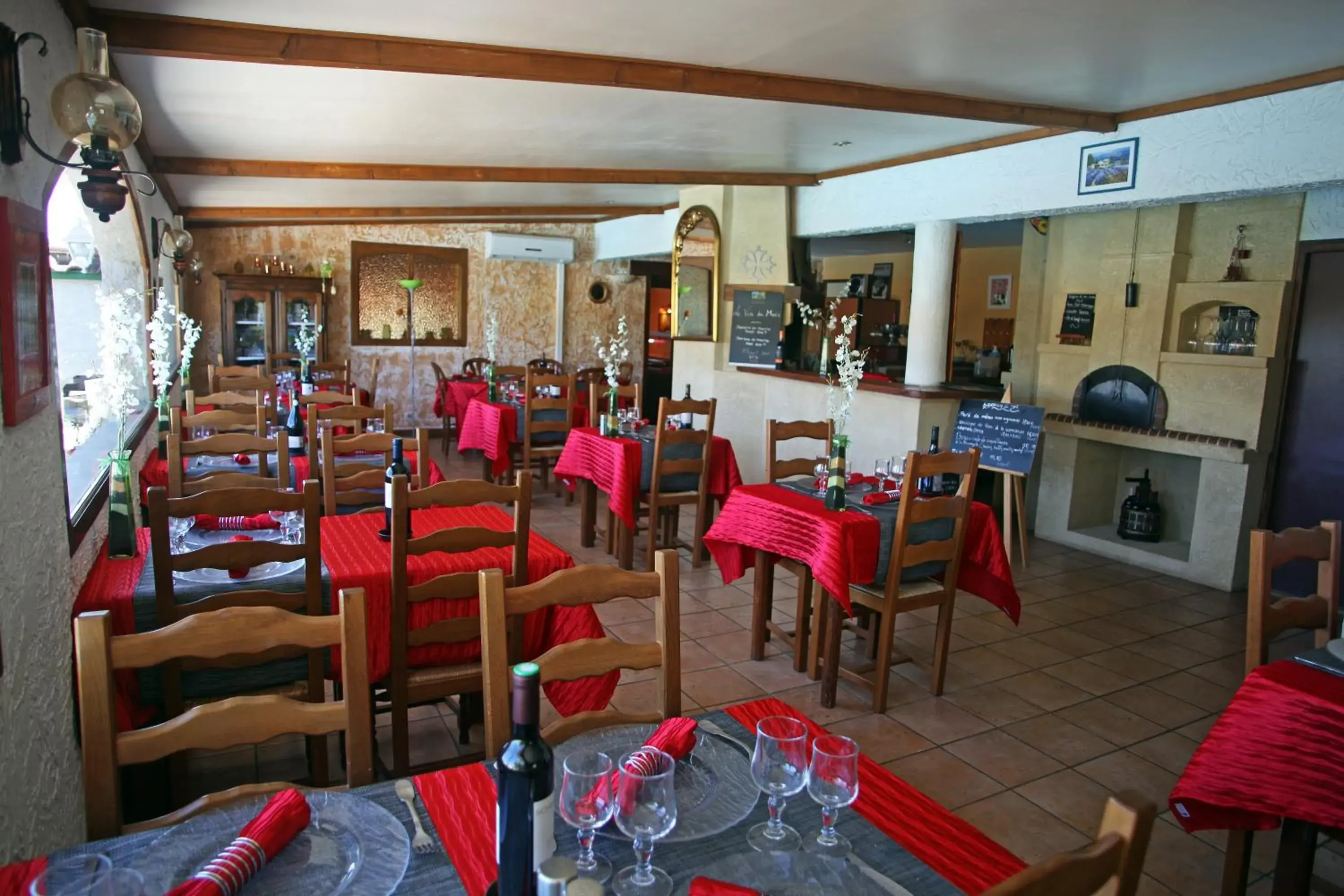 Restaurant/places to eat in Logis Hôtel LE PRESSOIR Restaurant/places to eat in Logis Hôtel LE PRESSOIR