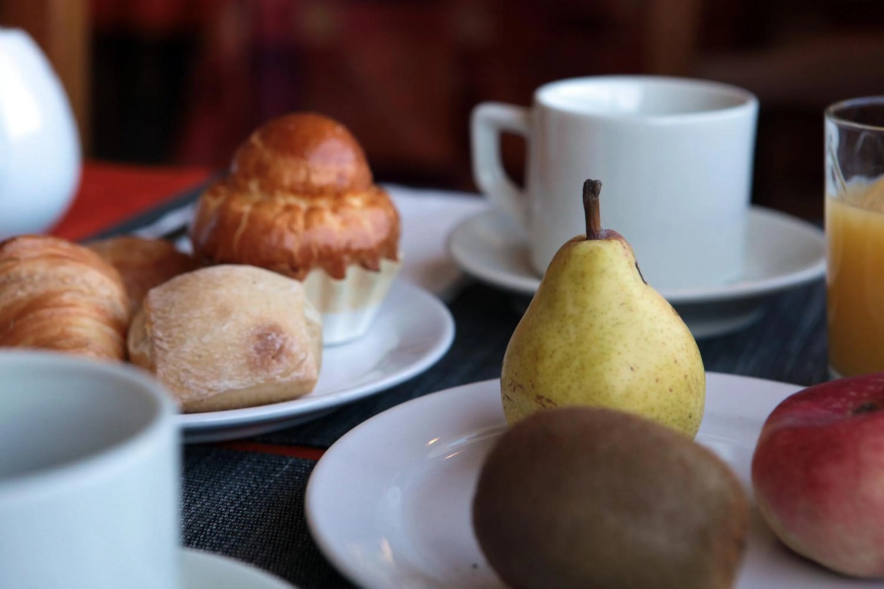 Breakfast in Logis Hôtel LE PRESSOIR