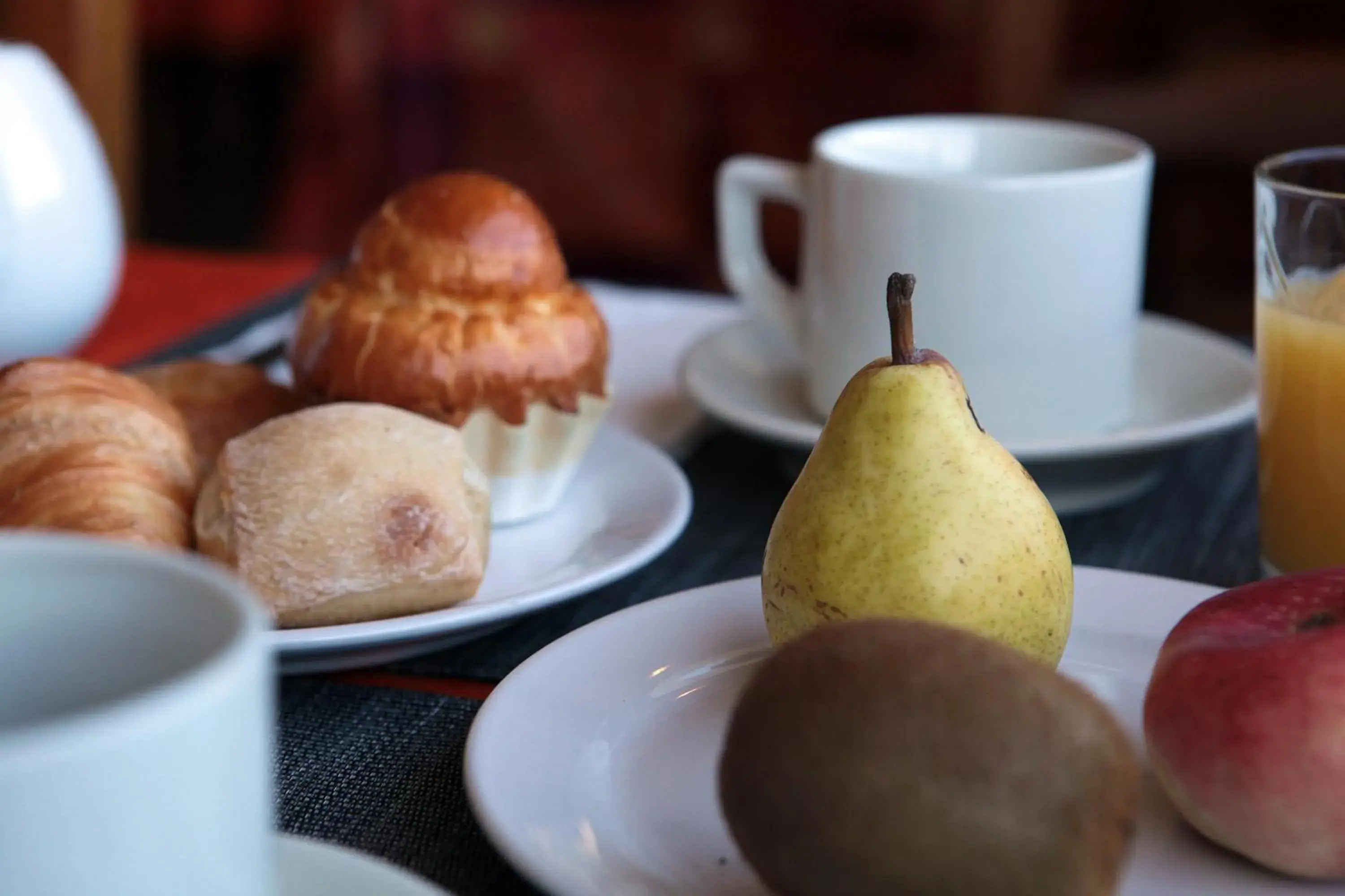 Breakfast in Logis Hôtel LE PRESSOIR Breakfast in Logis Hôtel LE PRESSOIR