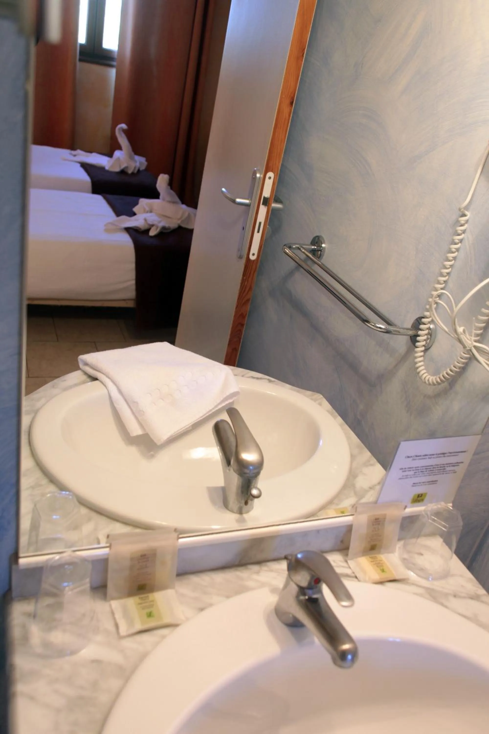 Bed in Logis Hôtel LE PRESSOIR