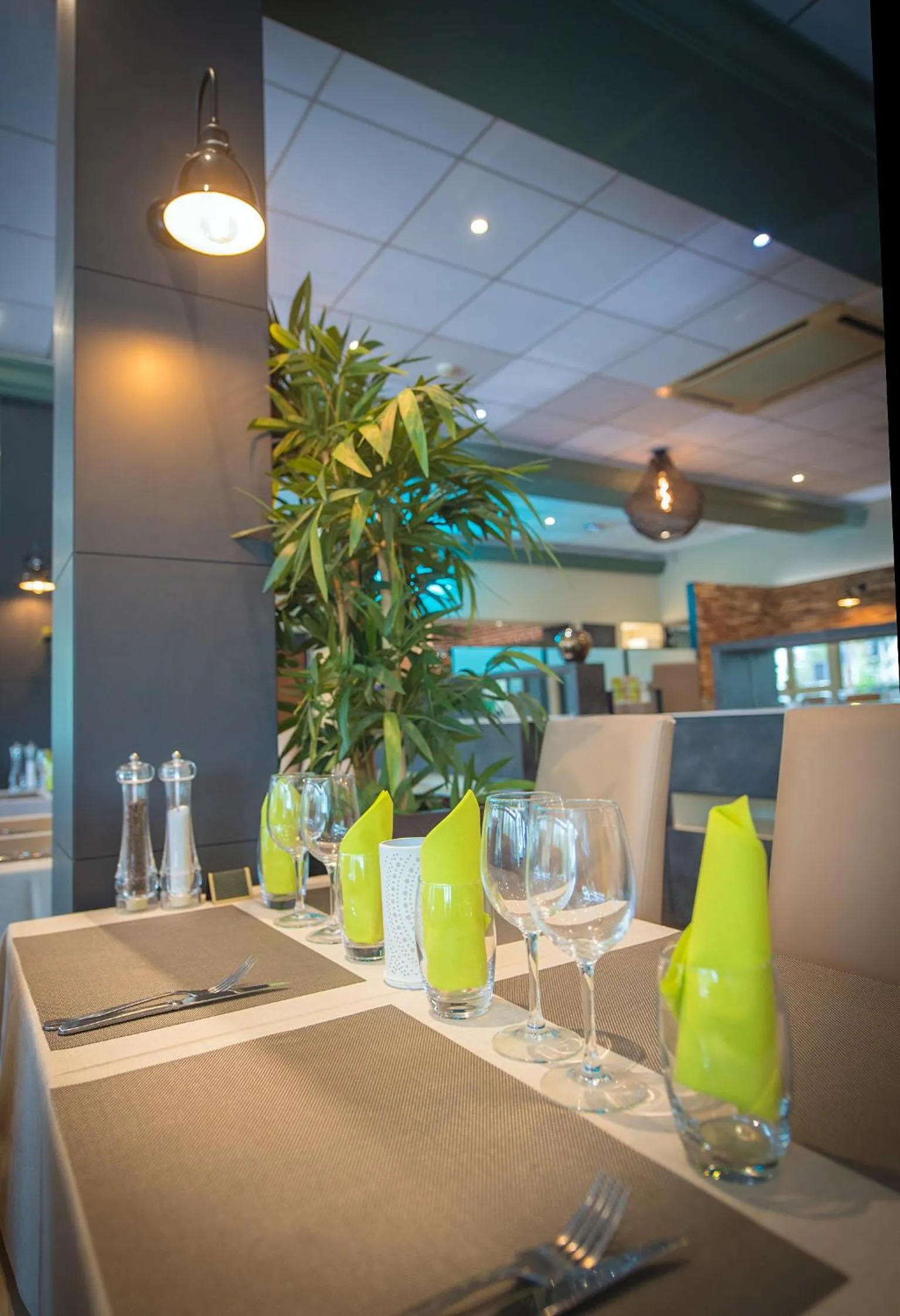 Restaurant/places to eat in Promotel