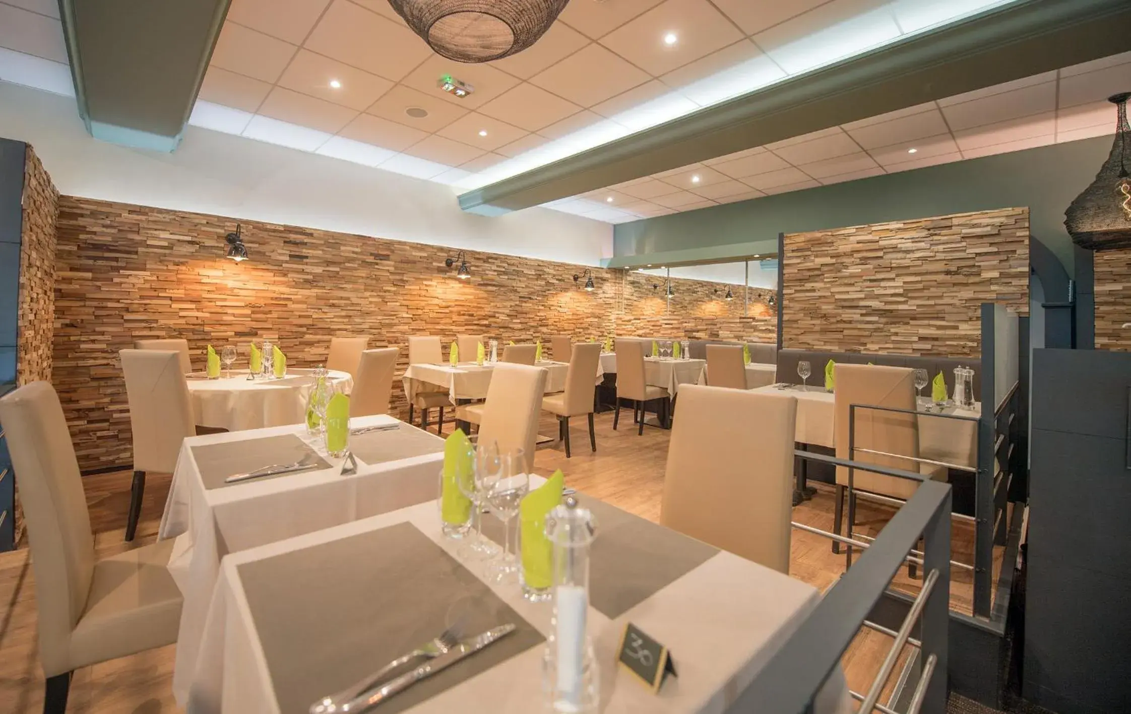 Restaurant/places to eat in Promotel Restaurant/places to eat in Promotel