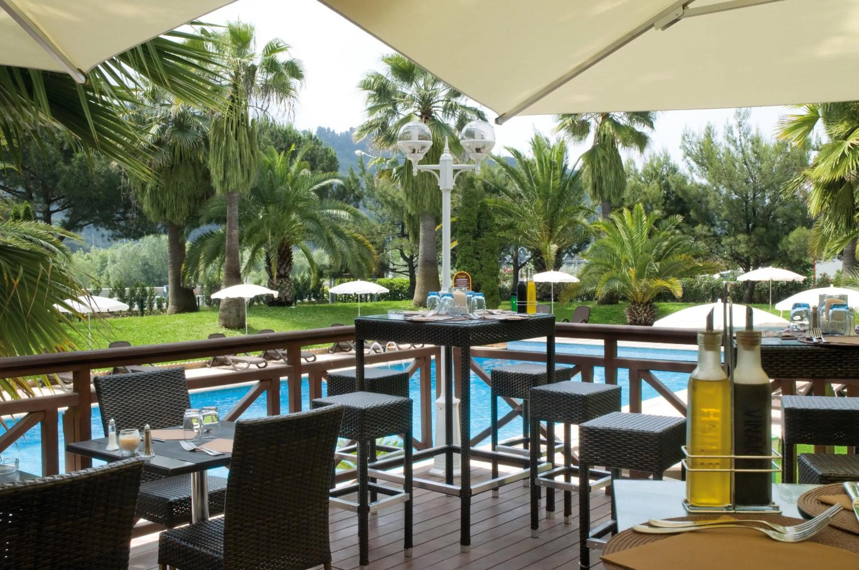 Restaurant/places to eat in Promotel