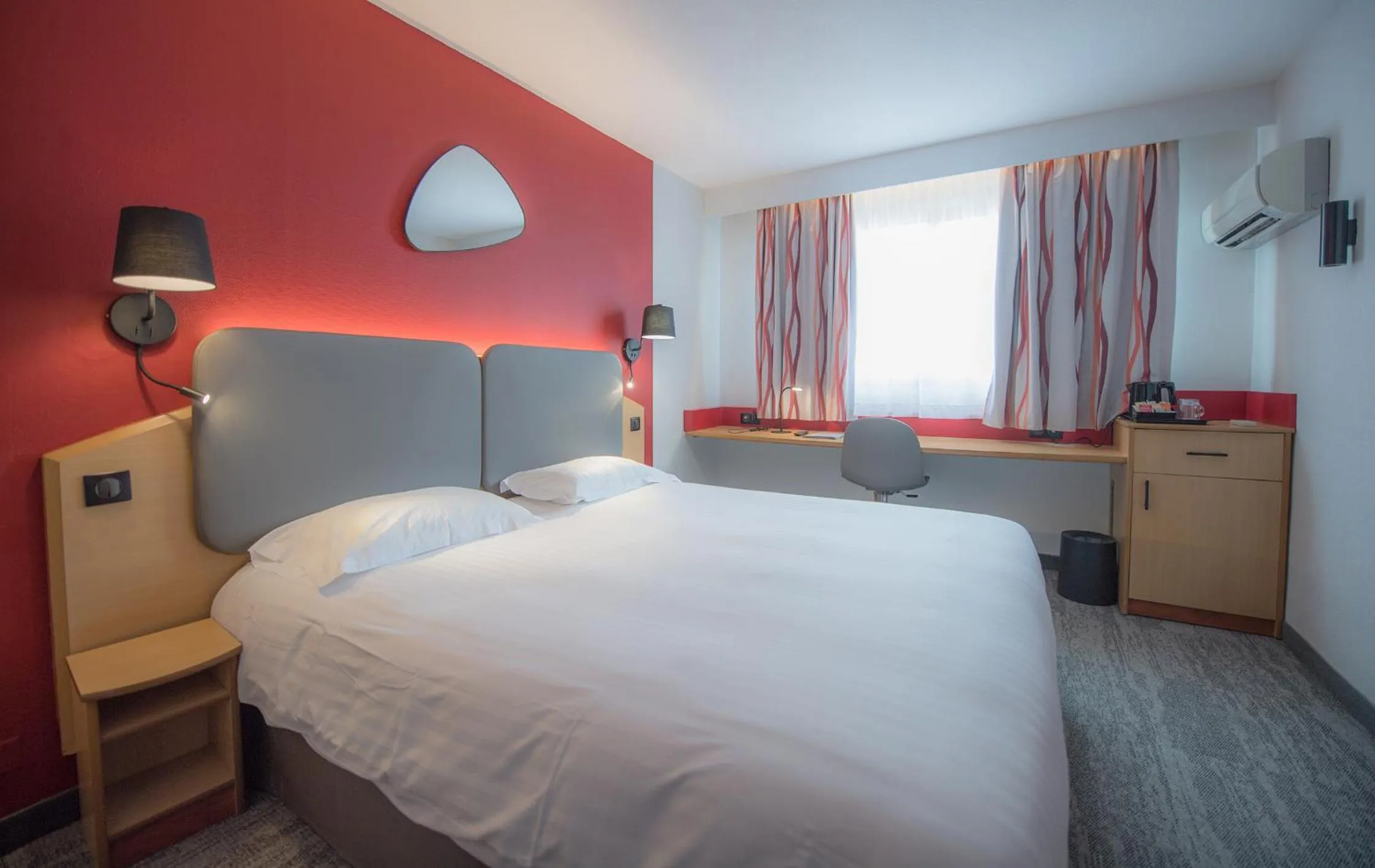 Bedroom, Bed in Promotel